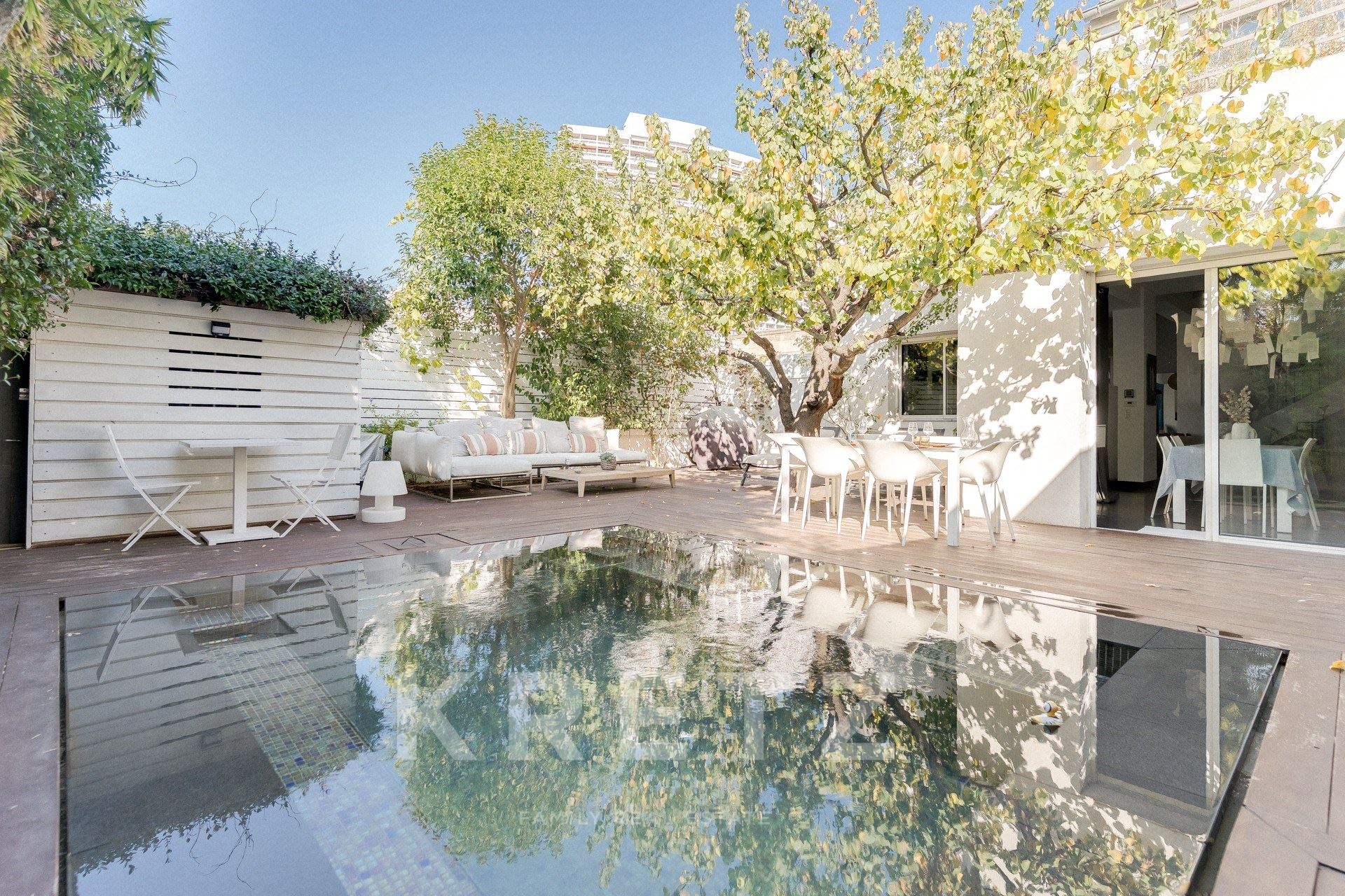 Mazargues – Maison avec jardin, patio, piscine et garage.