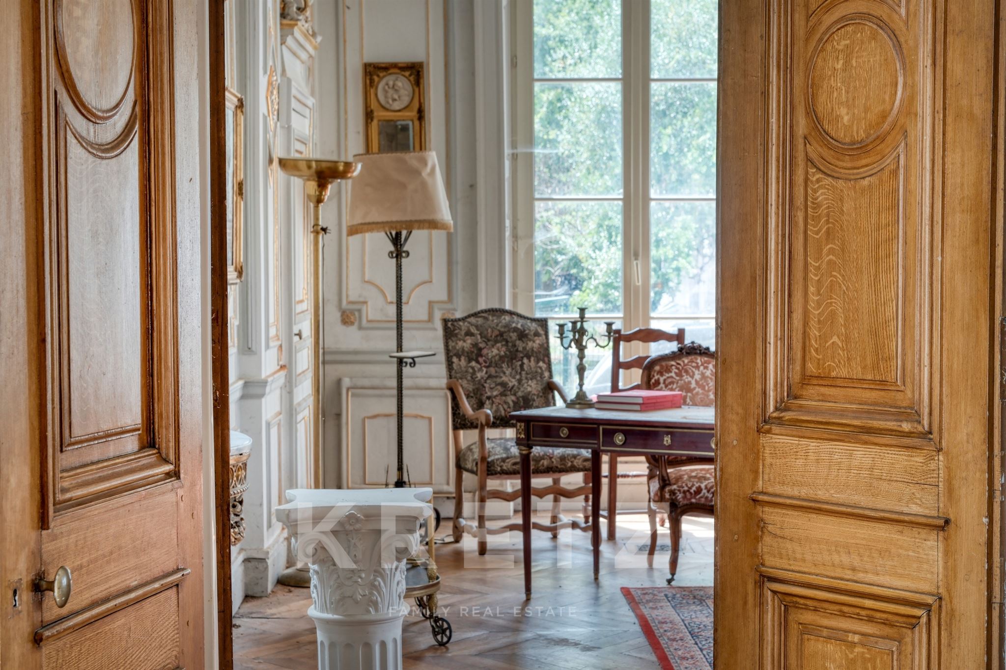 Um castelo do século XIX às portas de Paris, com capela privada e 5,8 hectares de parque