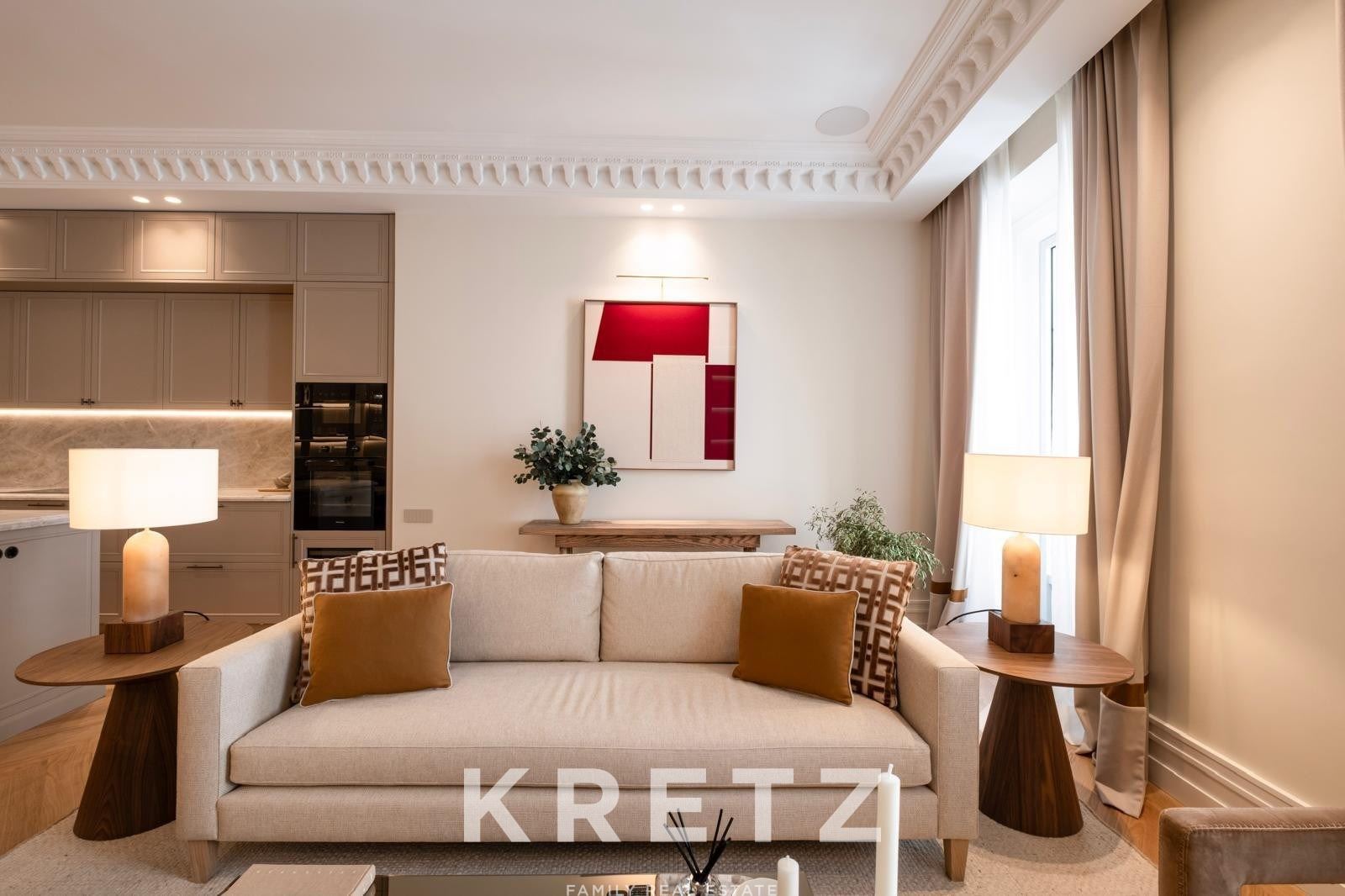 Elegant Fully Renovated Residence in a Classic Building on Salamnca