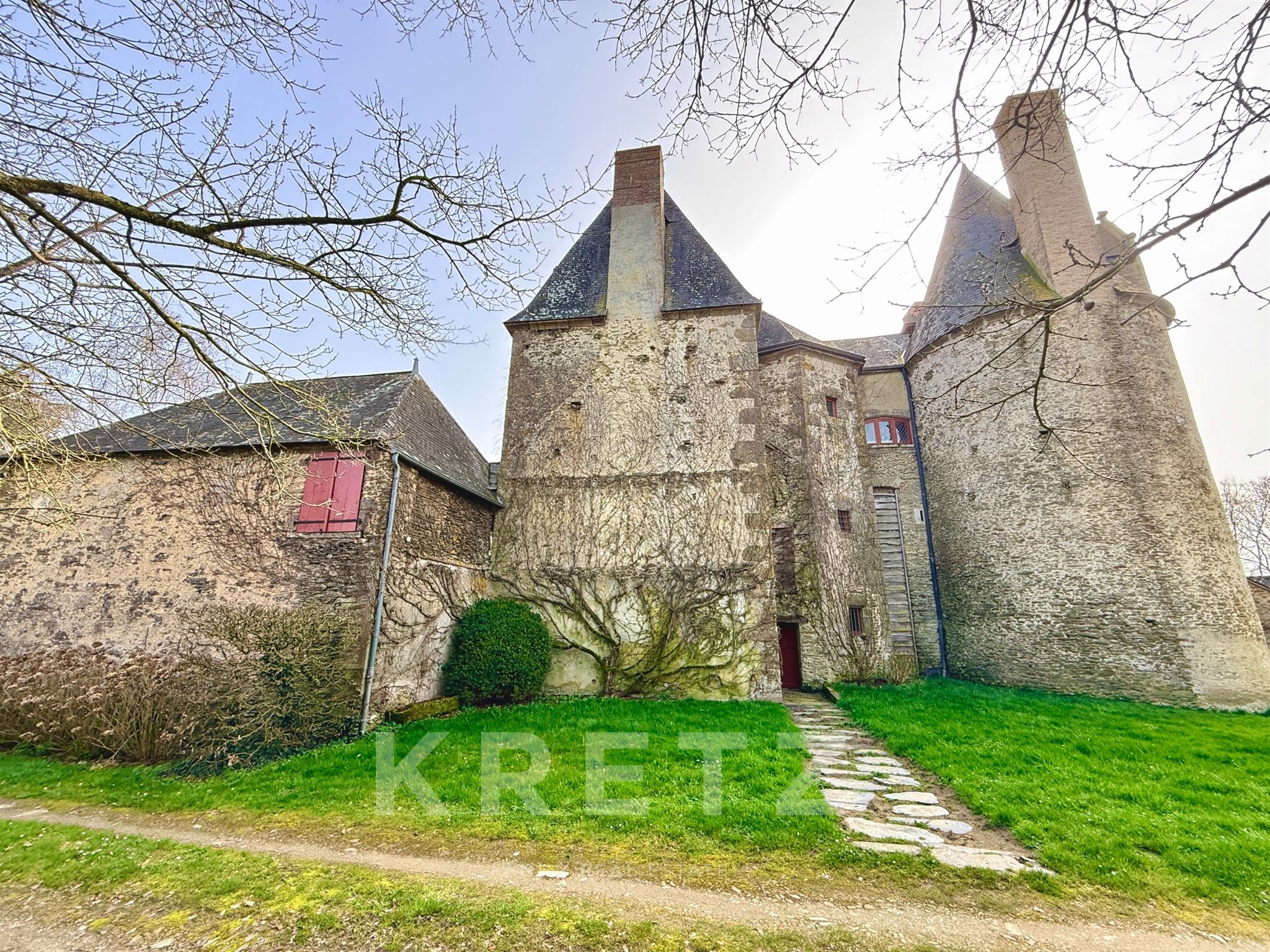 Restored 16th-century manor house, listed Historic Monument, 12 hectares of land with a river, woods