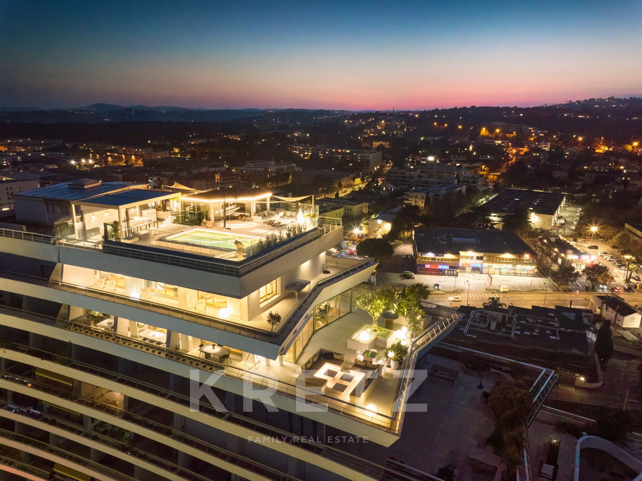 Penthouse unique avec piscine privée à Marina Baie des Anges