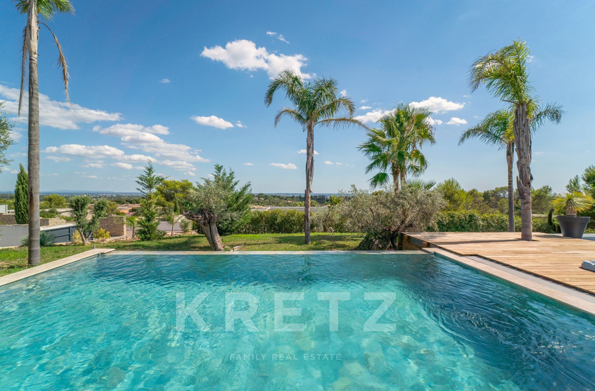 Nîmes - Villa contemporaine de 250m2 avec vue dégagée panoramique au sein d'un domaine privé