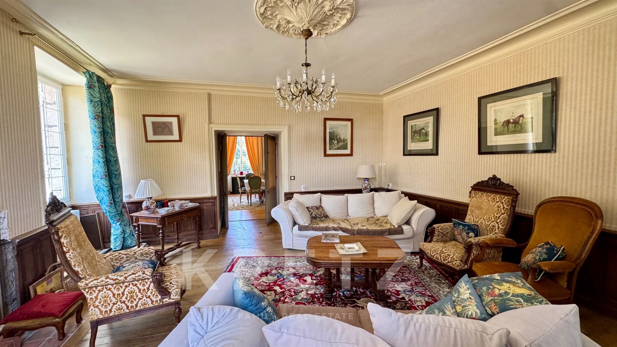 Maison de famille de caractère avec domaine de 8,8 hectares