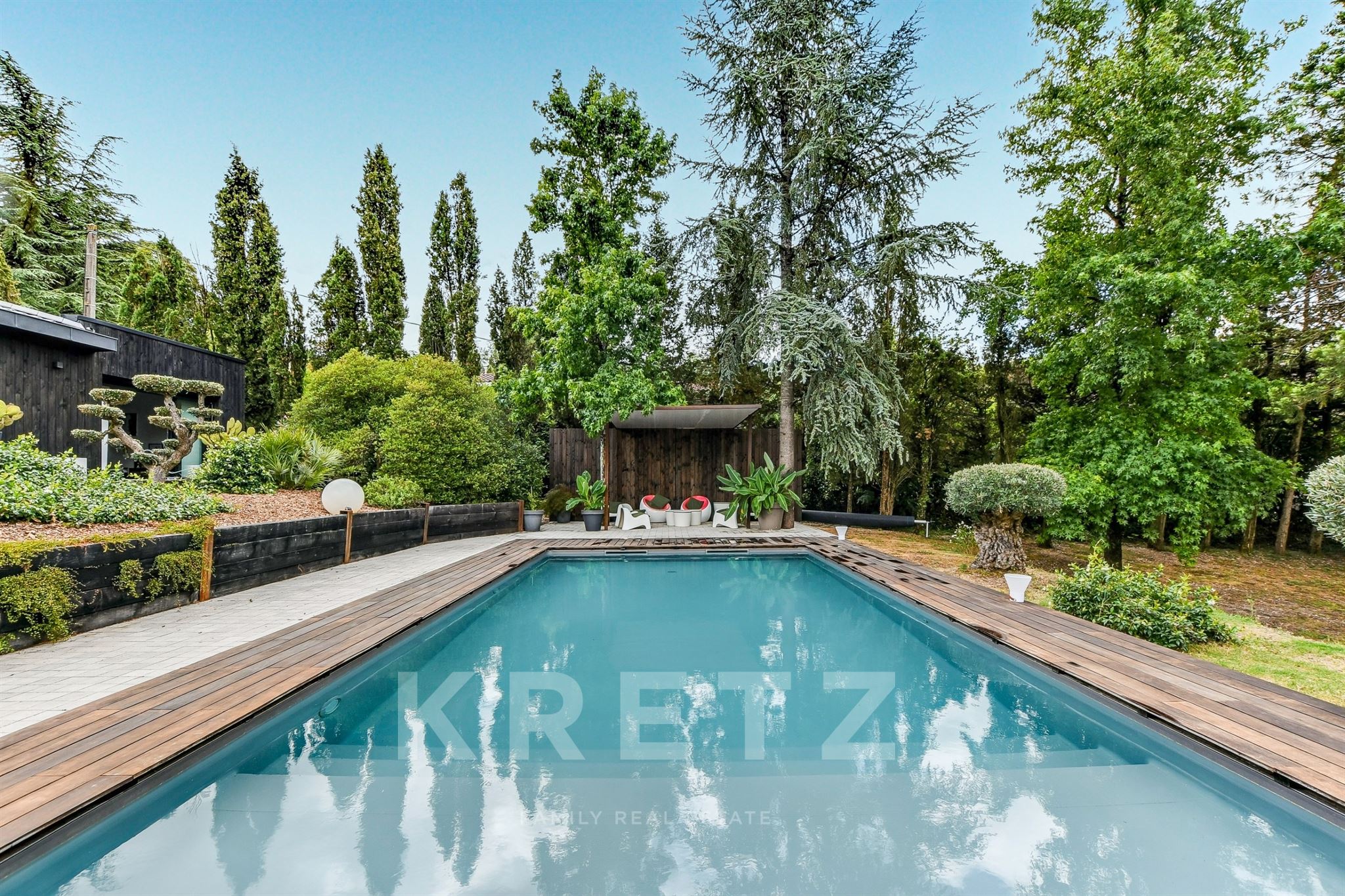 EXCLUSIVITE ! CONTEMPORAINE AU LAC DE SAINT-FERRÉOL