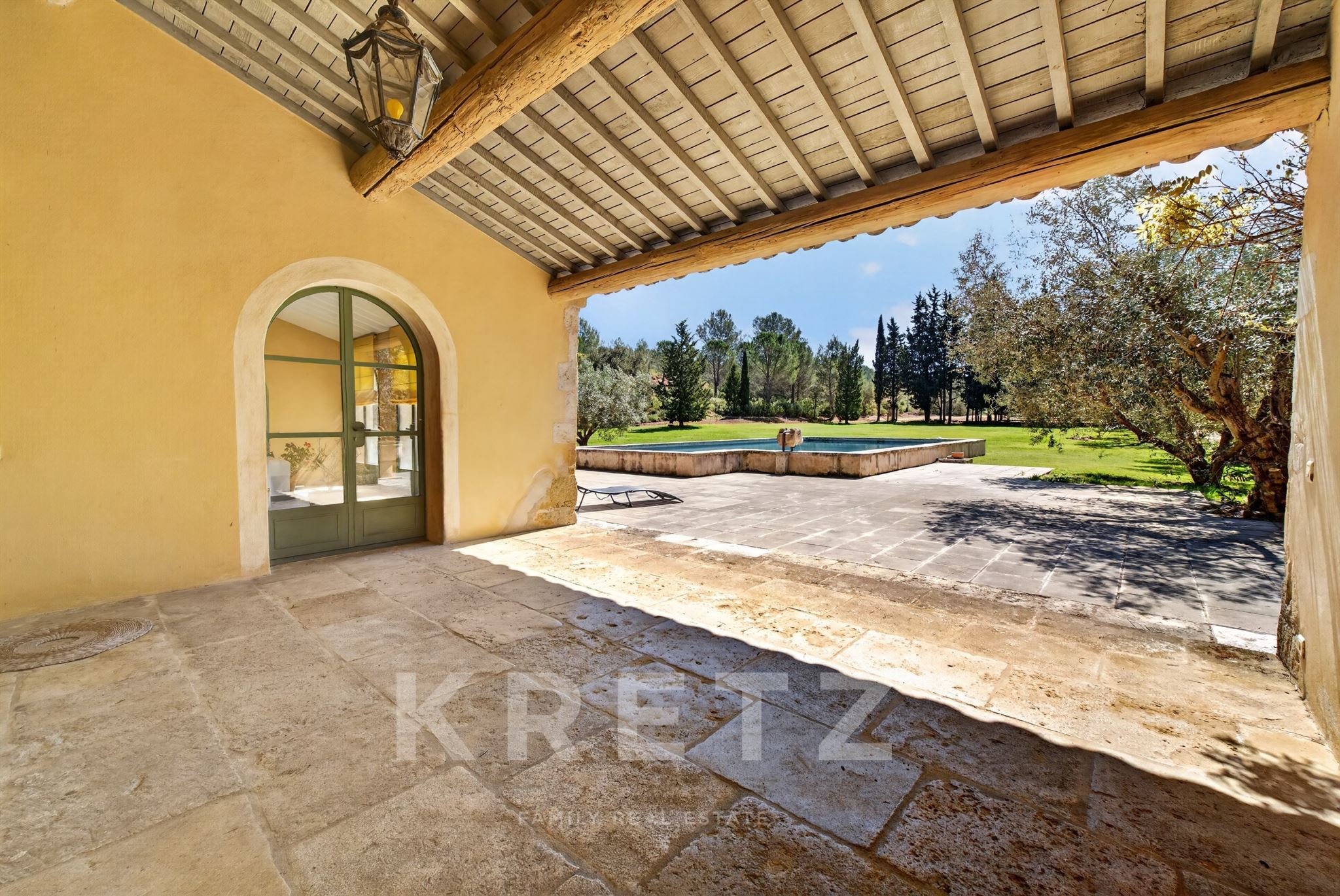 28-hectare estate between Saint-Rémy-de-Provence and Avignon – Exceptional property project in the h