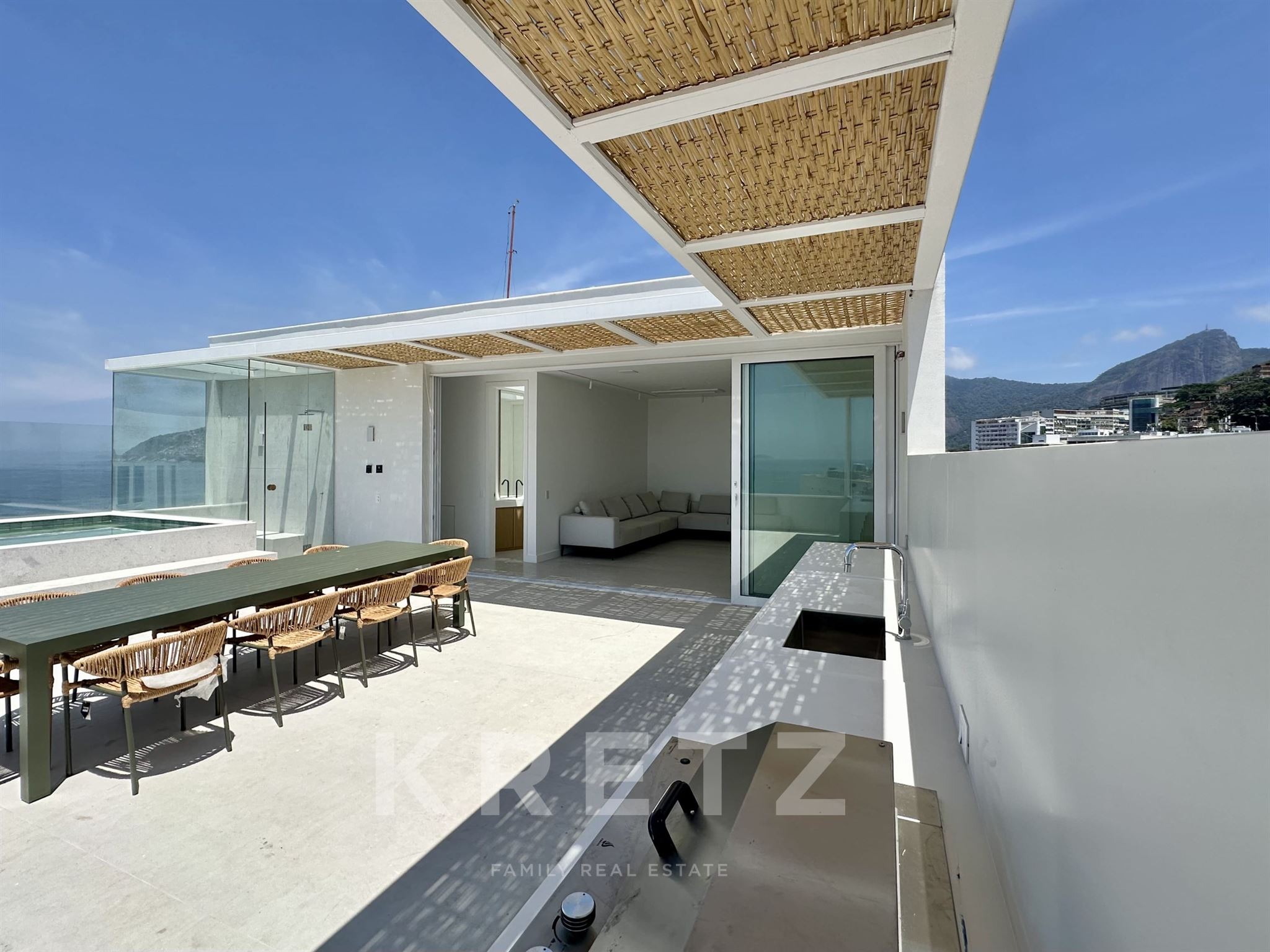 Duplex penthouse with ocean views, fully refurbished