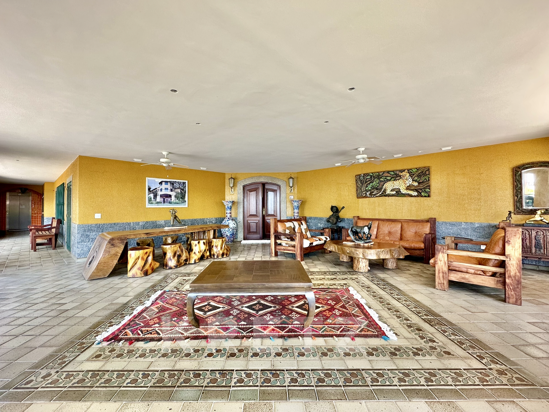 Exceptional manor house with sea view