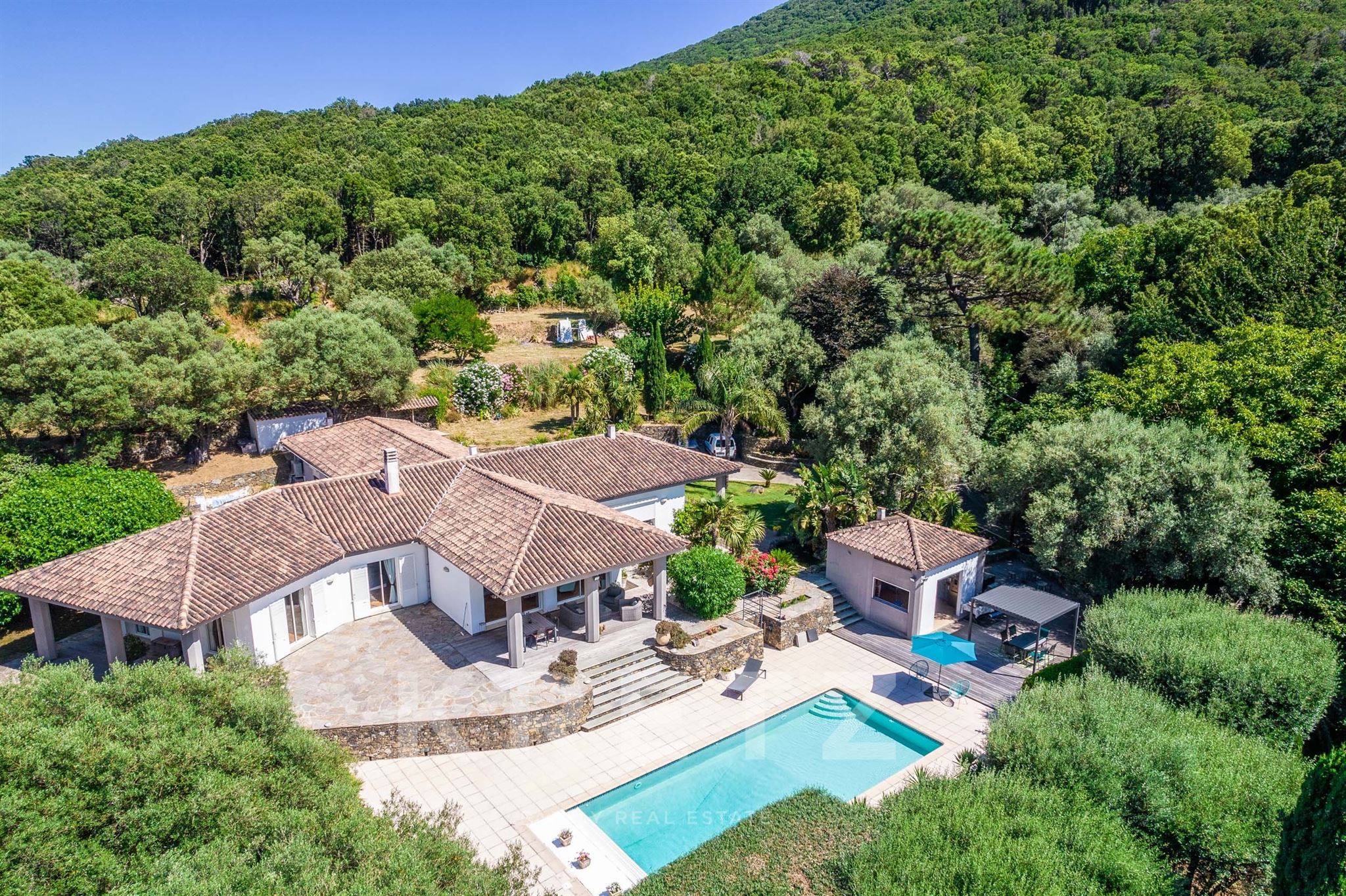Luri - Cap Corse - Villa of 235m2 situated in a 5000m2 park with swimming pool