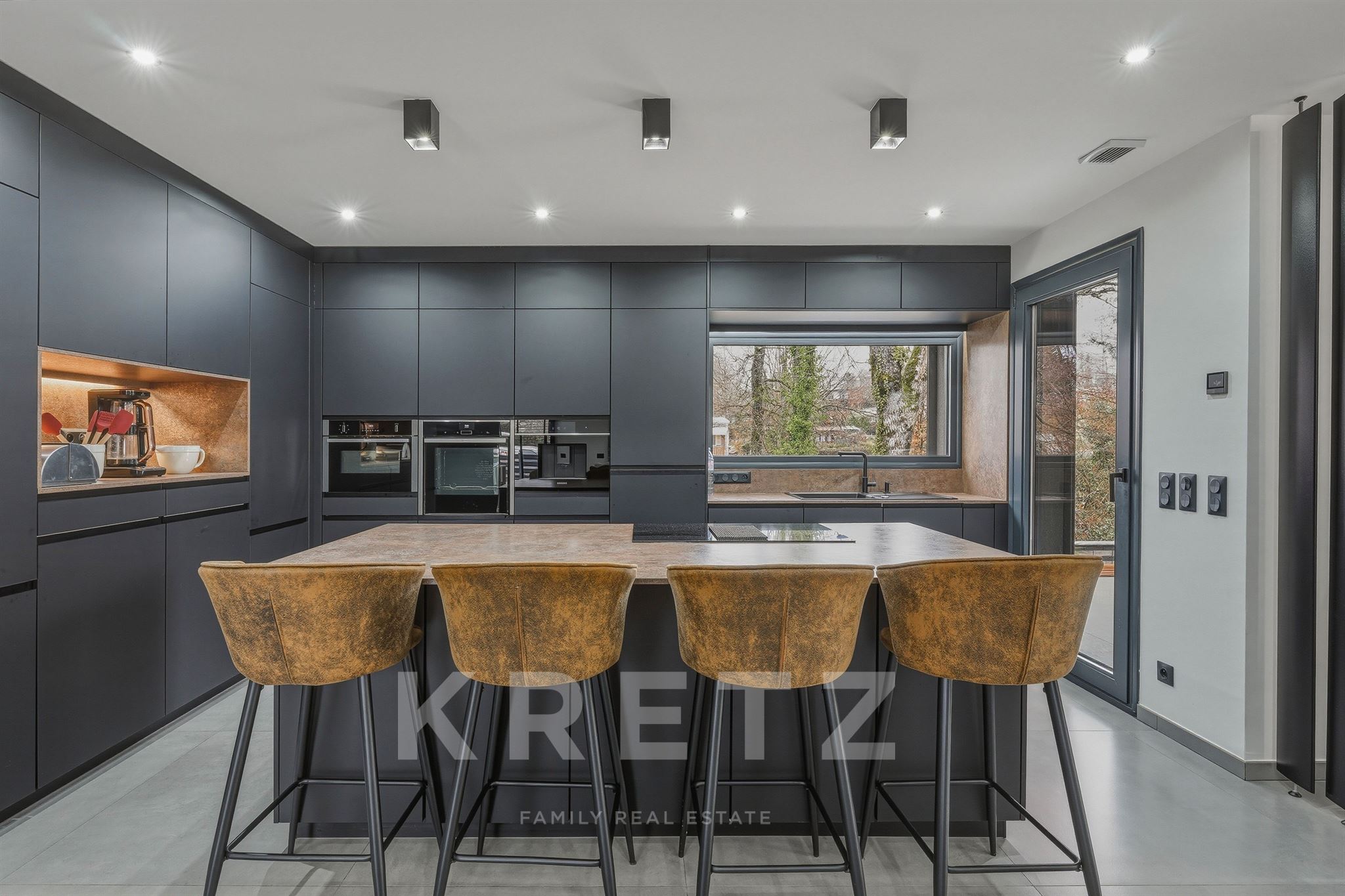 SCIEZ - ARCHITECT-DESIGNED VILLA with swimming pool, hammam, sauna