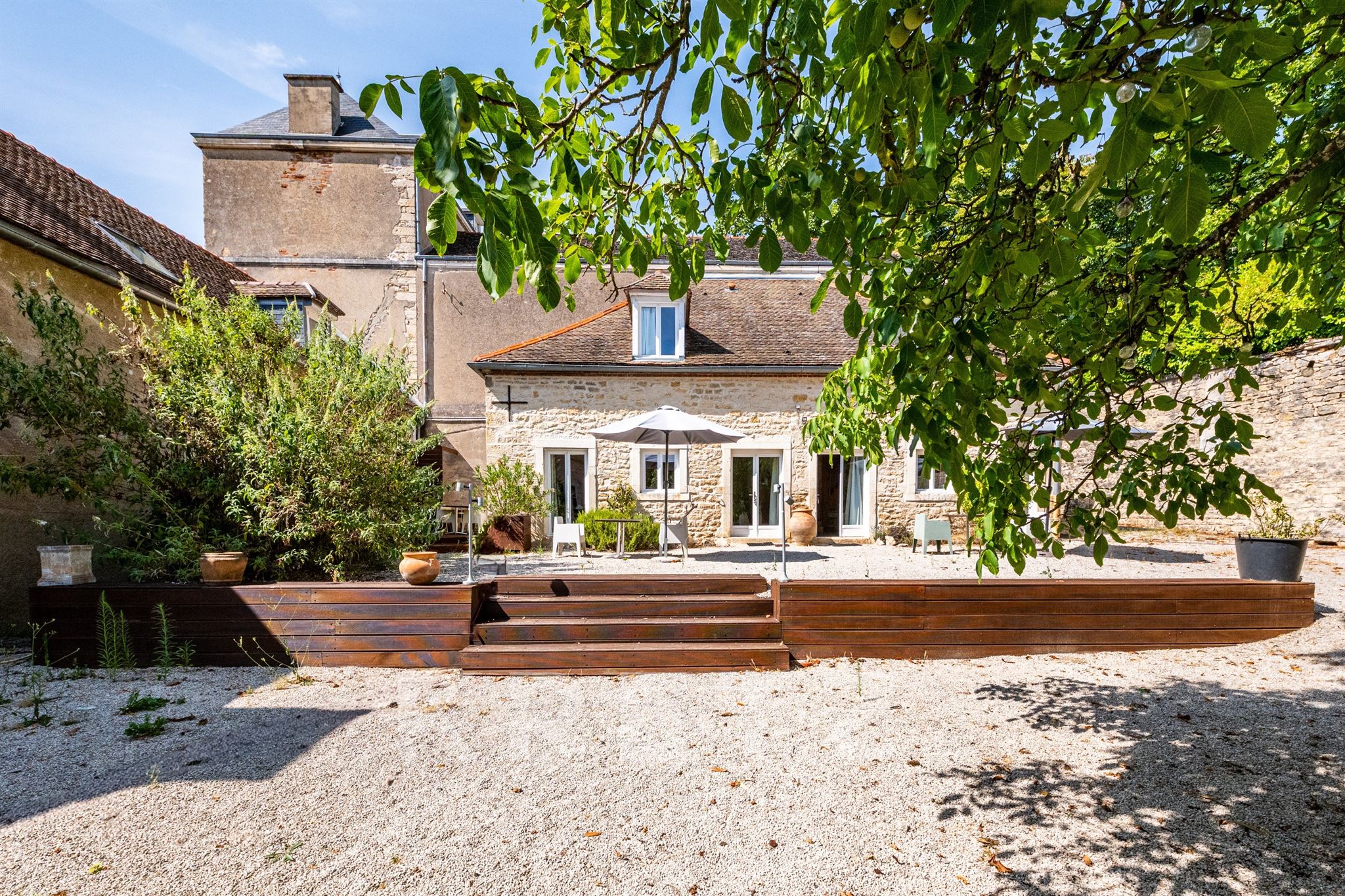 Propriété de caractère clé en main -Gîtes, évènementiel et maison - RULLY Bourgogne viticole