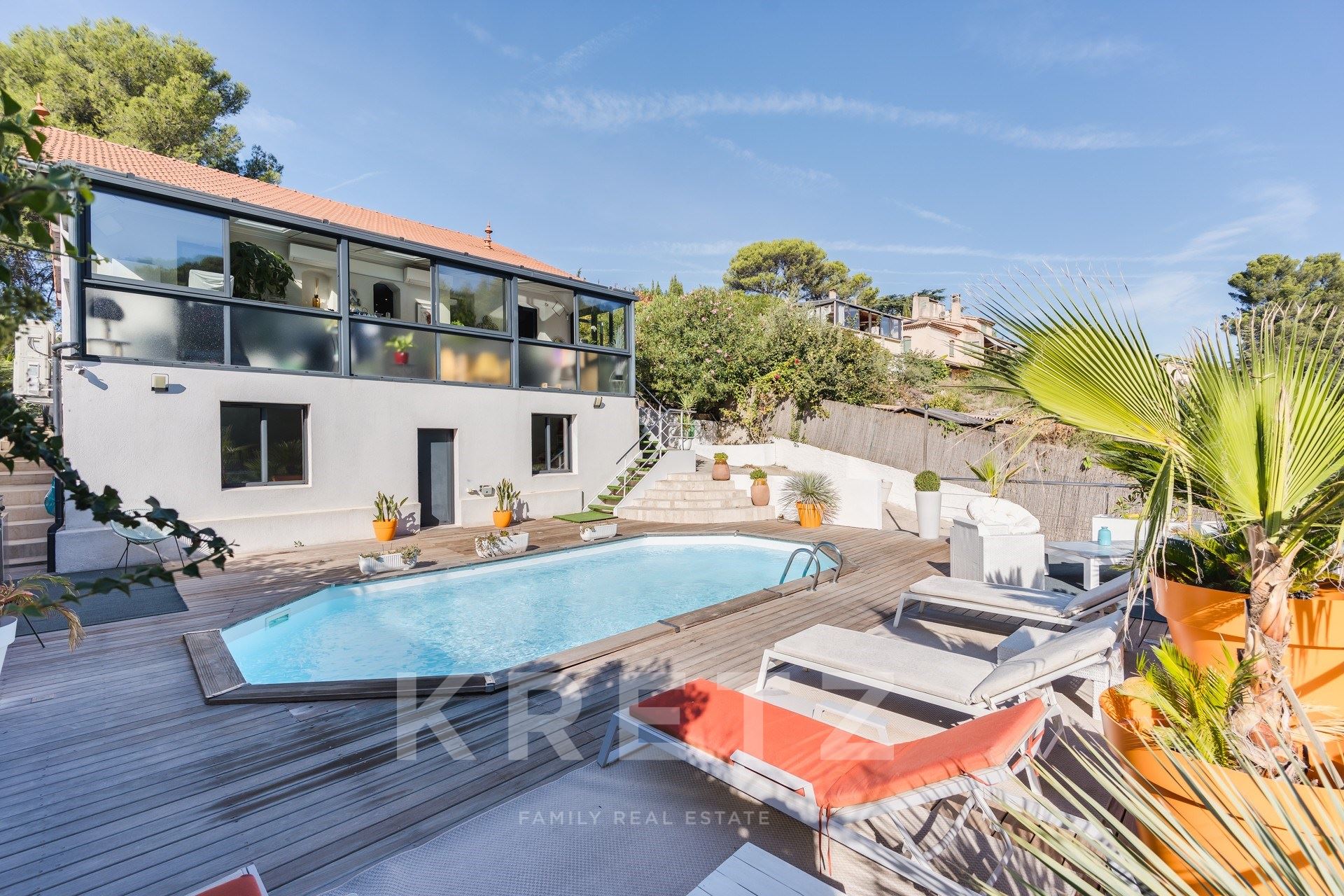RENOVATED 3-BEDROOM HOUSE WITH INDEPENDENT STUDIO