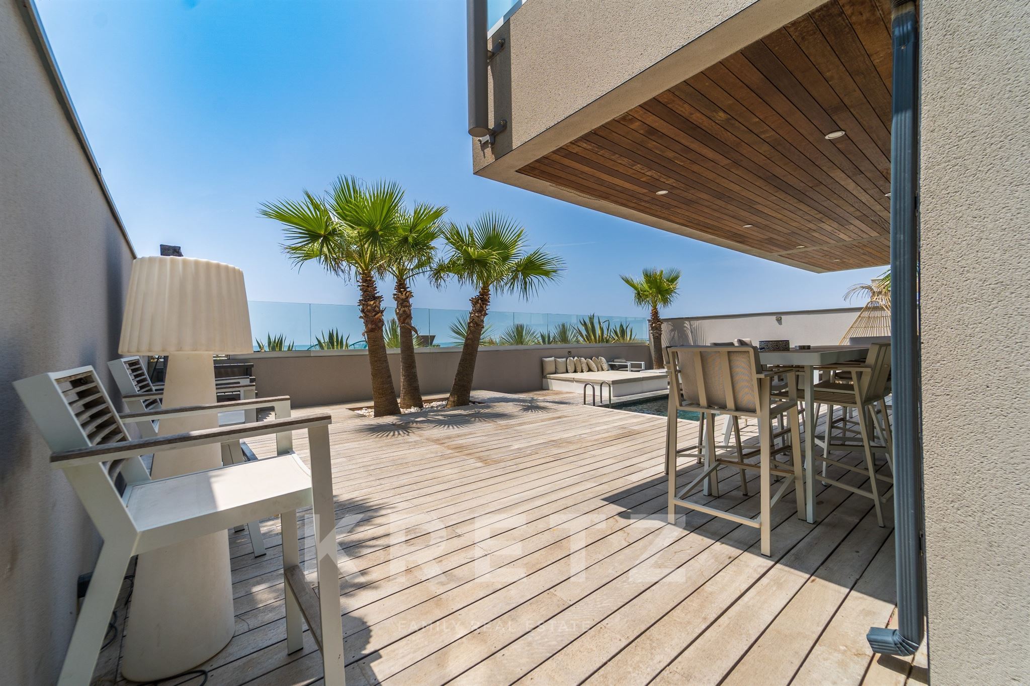 Exceptional architect-designed villa on the front line facing the sea