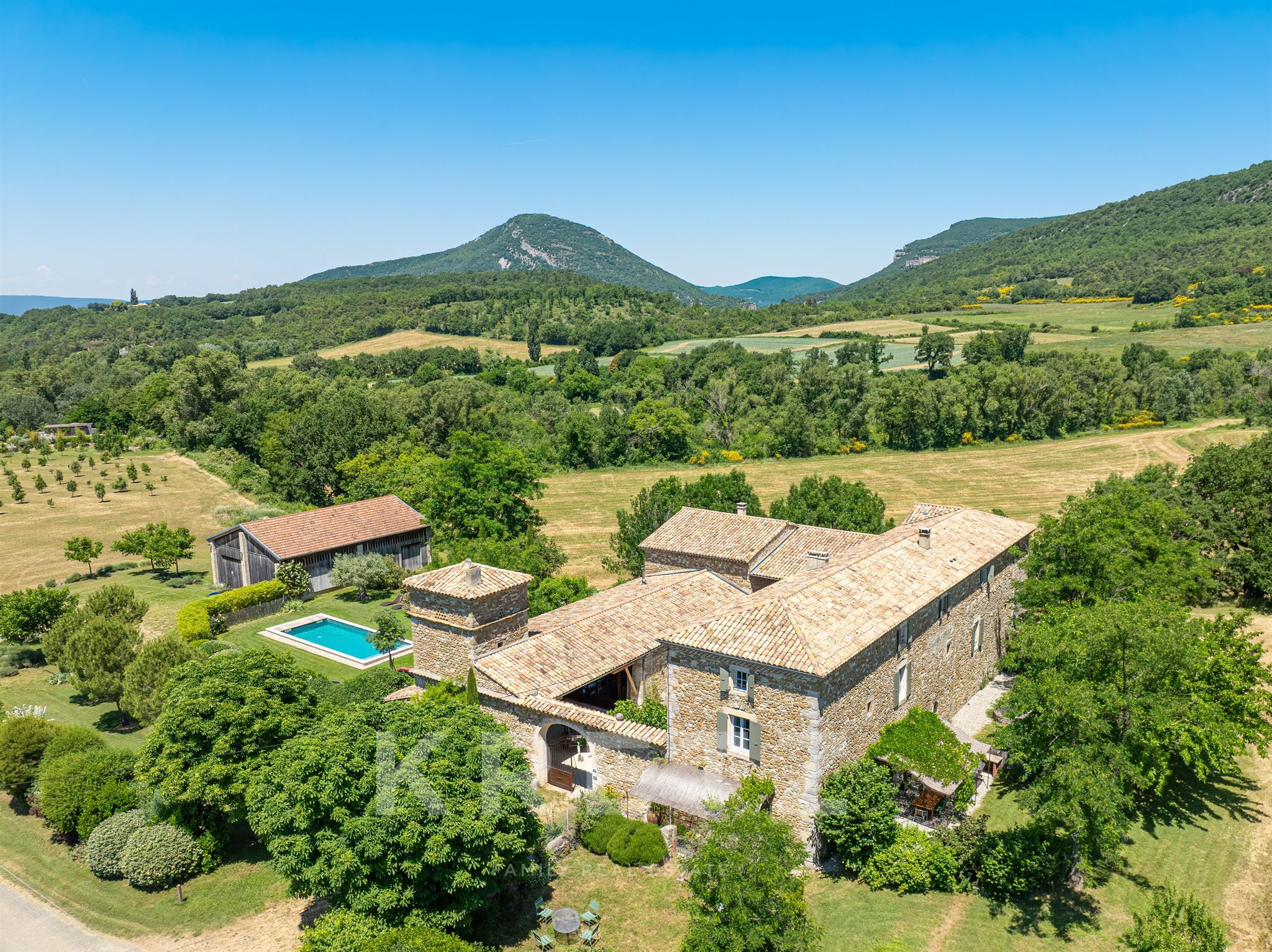 Exceptional residence in the heart of the Drôme Provençale