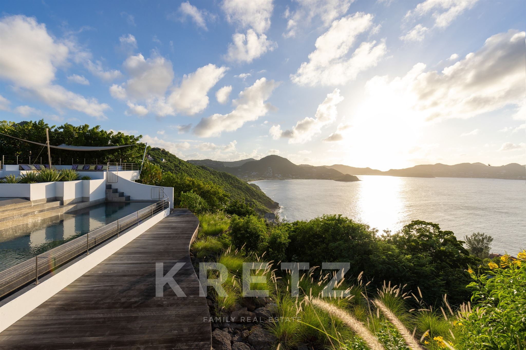 "Pyramid Villa" on the heights of Pointe Milou