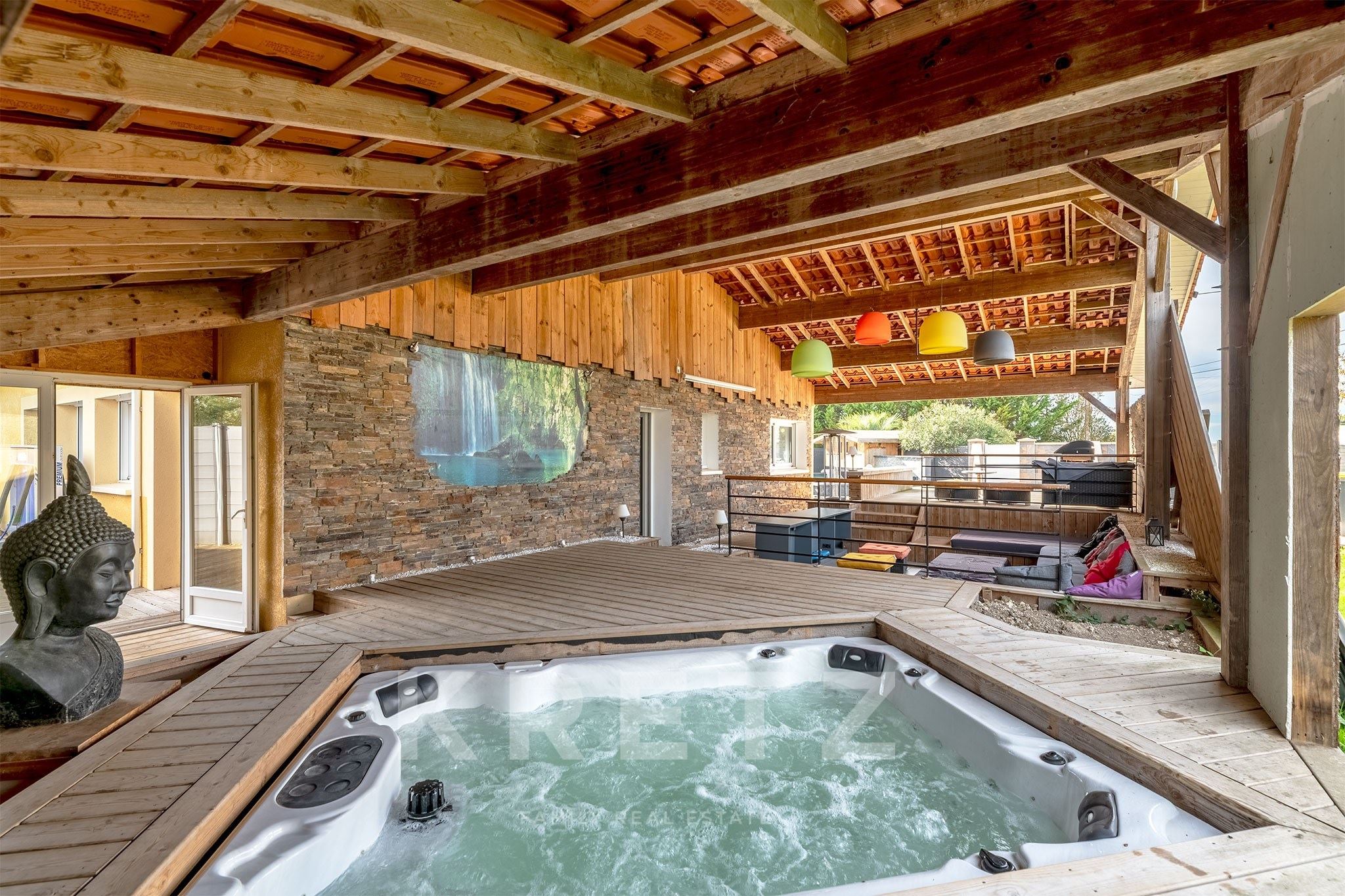 Contemporary 550 m² villa featuring two swimming pools and a spa