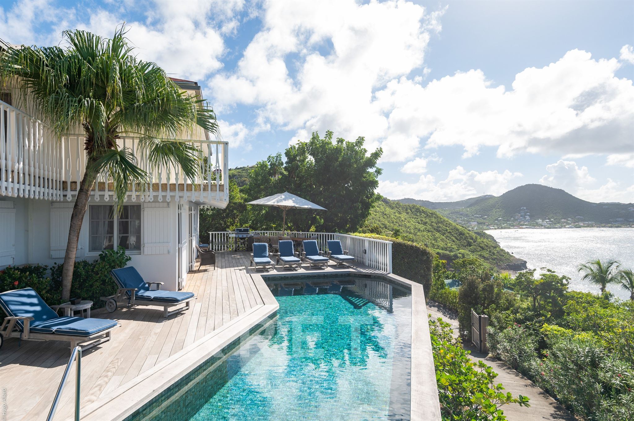 Property with panoramic sea view