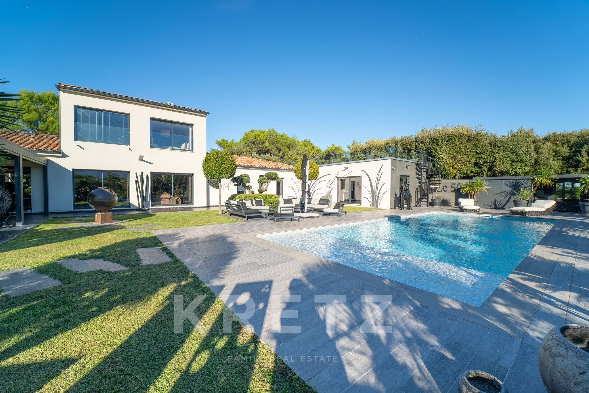 Villa contemporaine extraordinaire proche Gordes