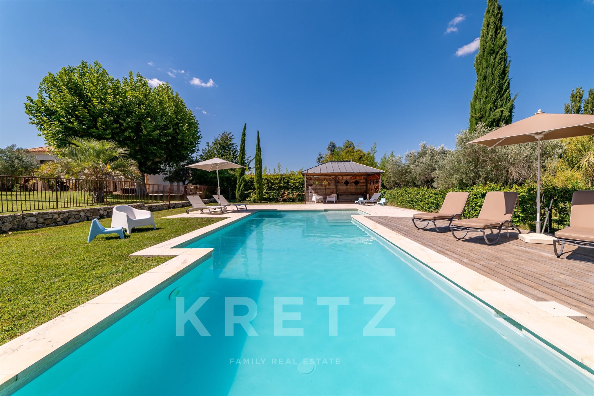AUTHENTIQUE BASTIDE DU XVIIIe & SA BERGERIE RÉNOVÉE _650 M2 _14 CHAMBRES