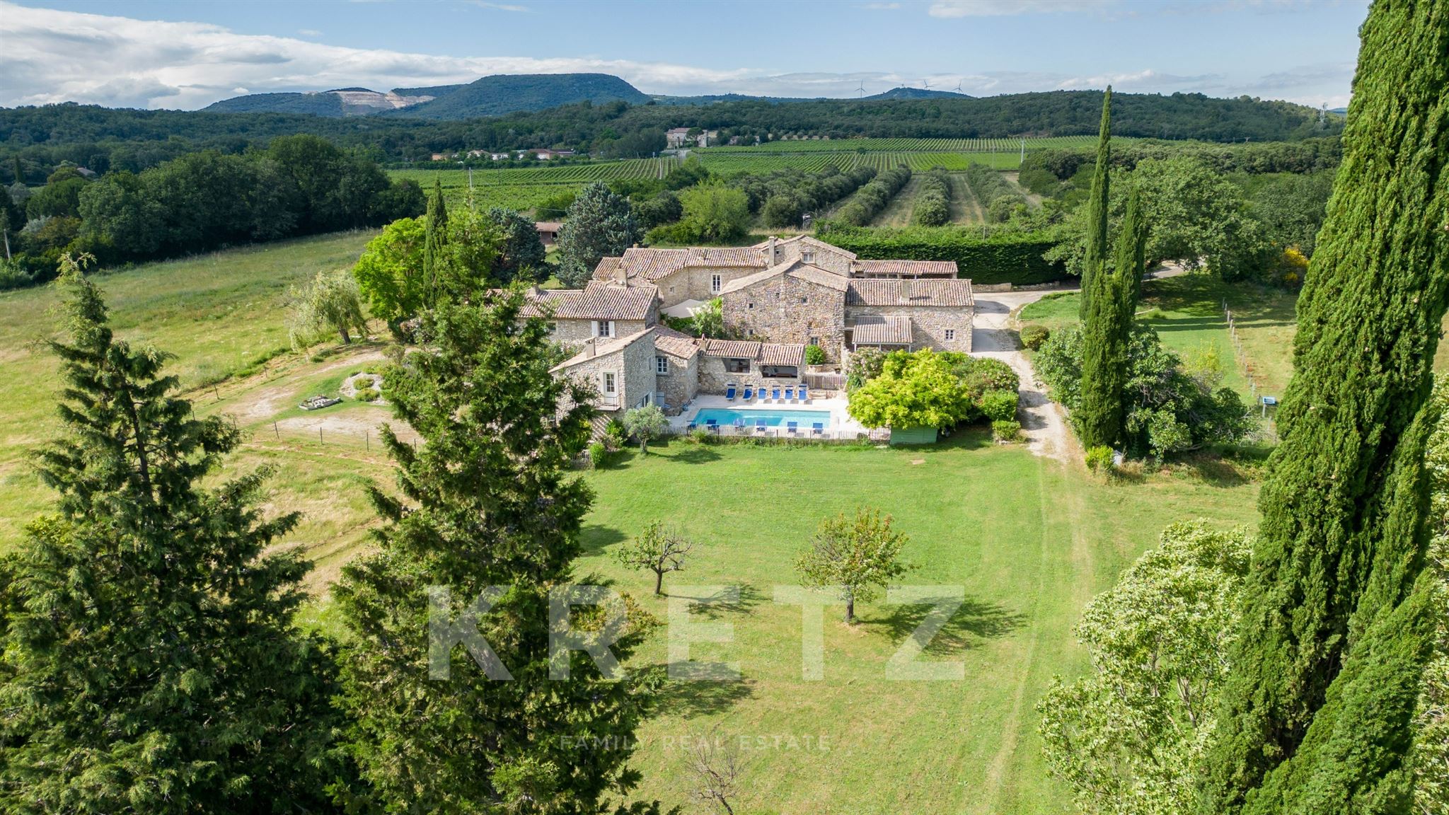 Magnificent restored Provençal hamlet with swimming pool