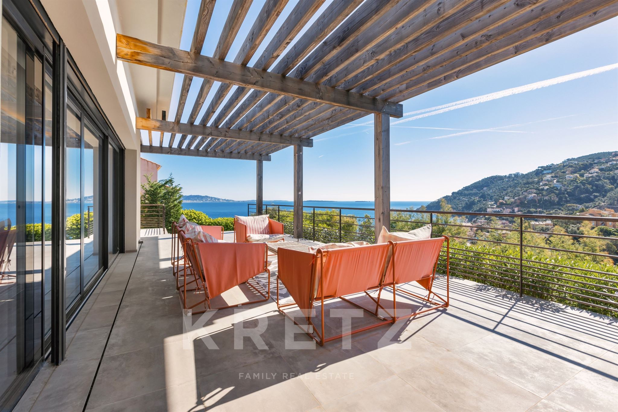 CONTEMPORARY VILLA WITH SEA VIEW - THEOULE-SUR-MER