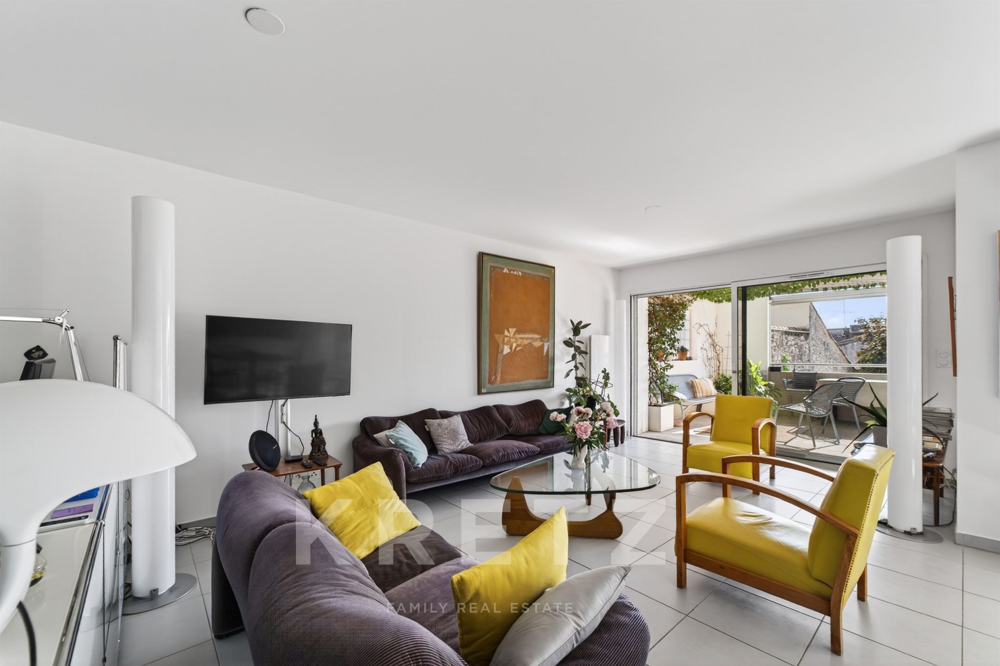 Flat with terraces