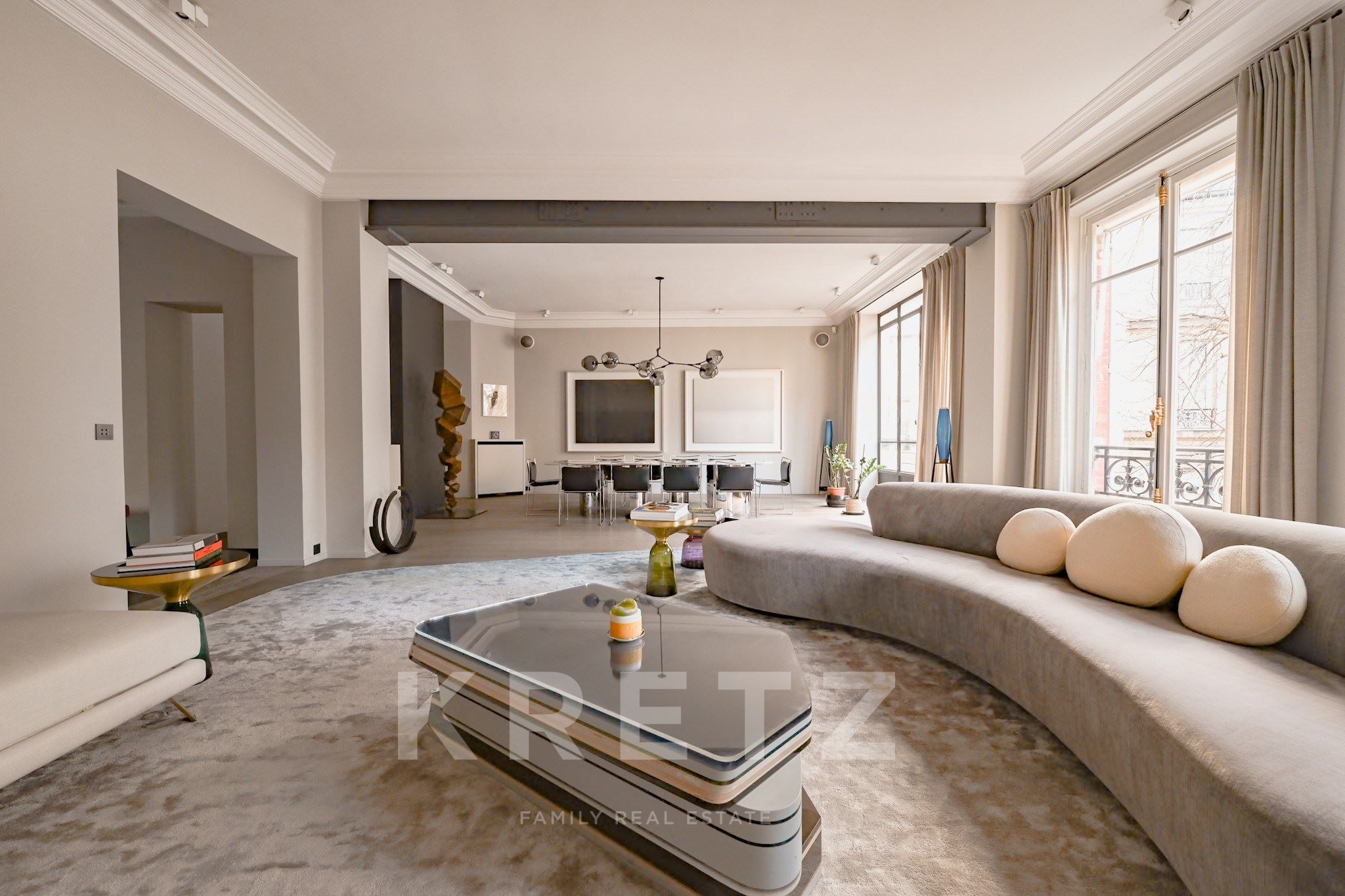 A Prestigious Family and Reception Apartment in the Heart of Faubourg Saint-Honoré