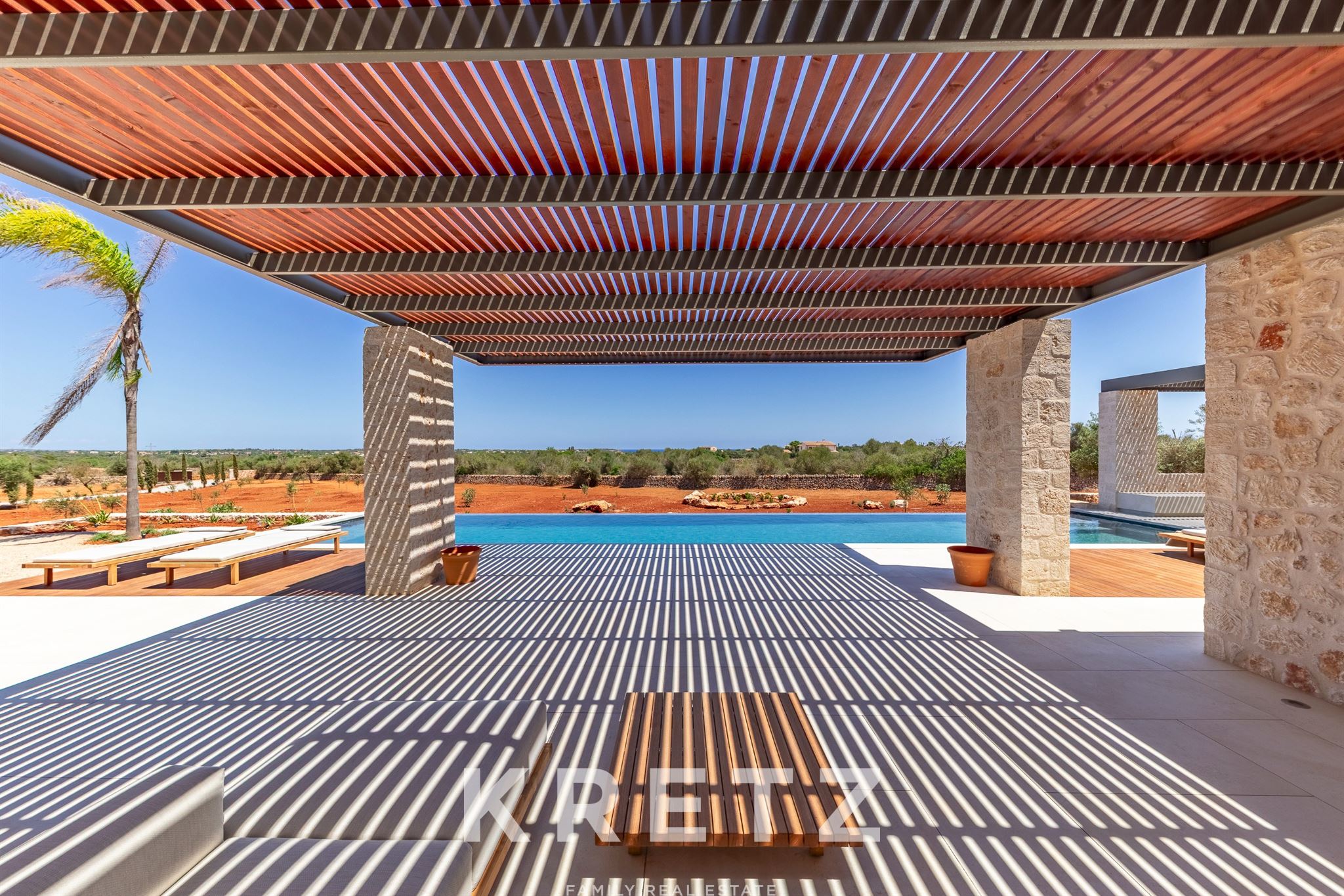 Modern and refined finca, just three minutes from the idyllic beaches of Cala Llombards and Cala S'A