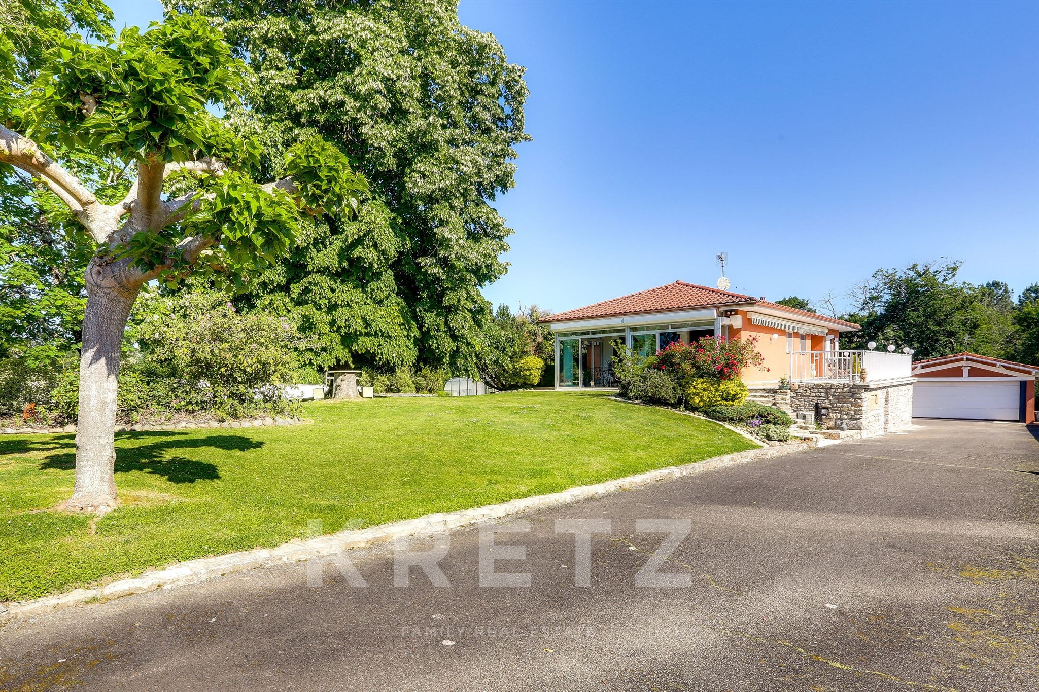 Saint-André-de-Seignanx — Property in a Verdant Haven