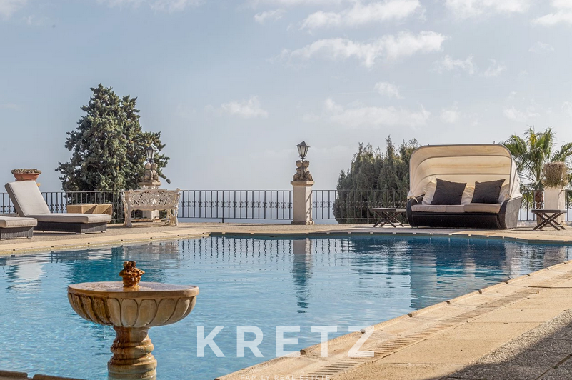 Exceptional villa with spectacular views over the Bay of Palma, landscaped park of 7,500 m²