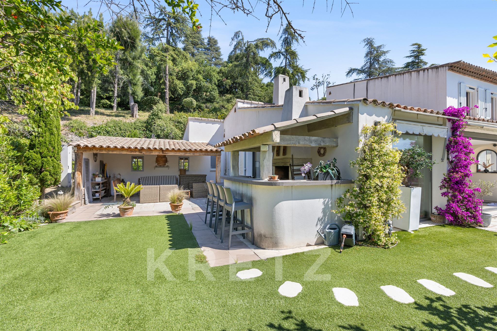 SECURE PRIVATE ESTATE – COUNTRY CLUB WITH SWIMMING POOL, TENNIS & PADEL IN VILLENEUVE-LOUBET