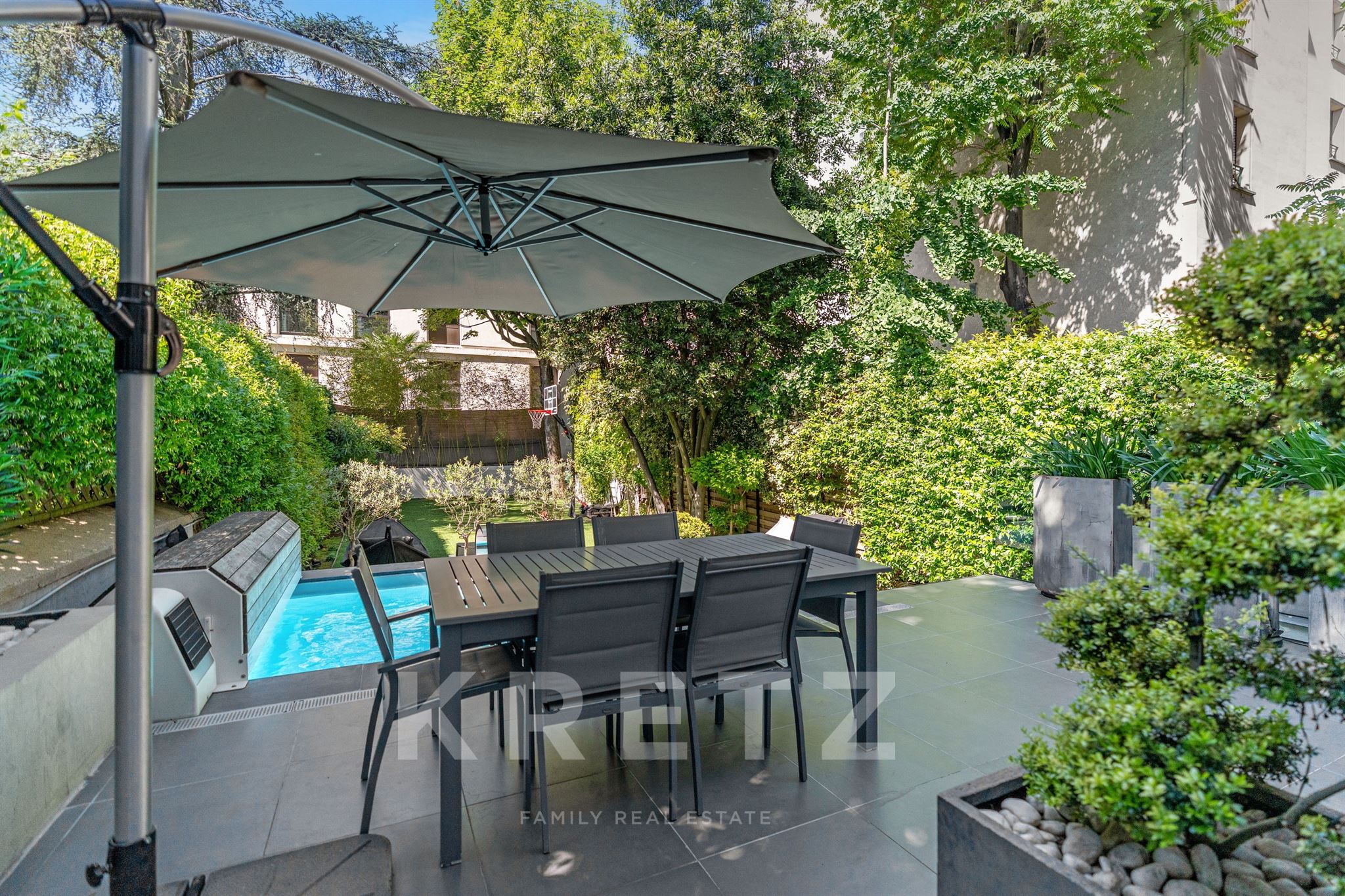 Neuilly-sur-Seine - Excellent condition - Unobstructed views - Very bright - Quiet surroundings - Sw