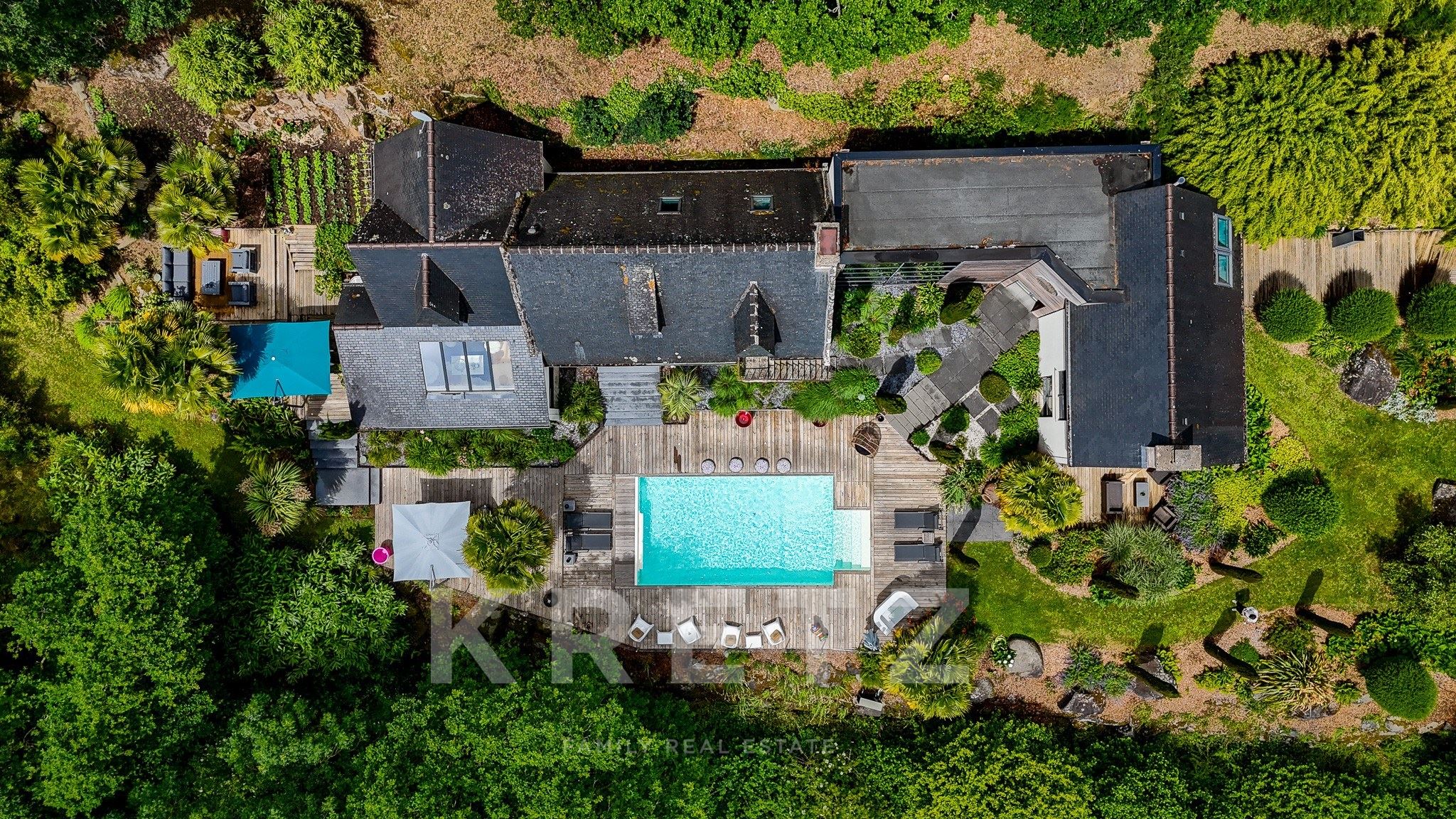 Propriété de caractère avec piscine sur 1 hectare aux portes de Saint-Brieuc