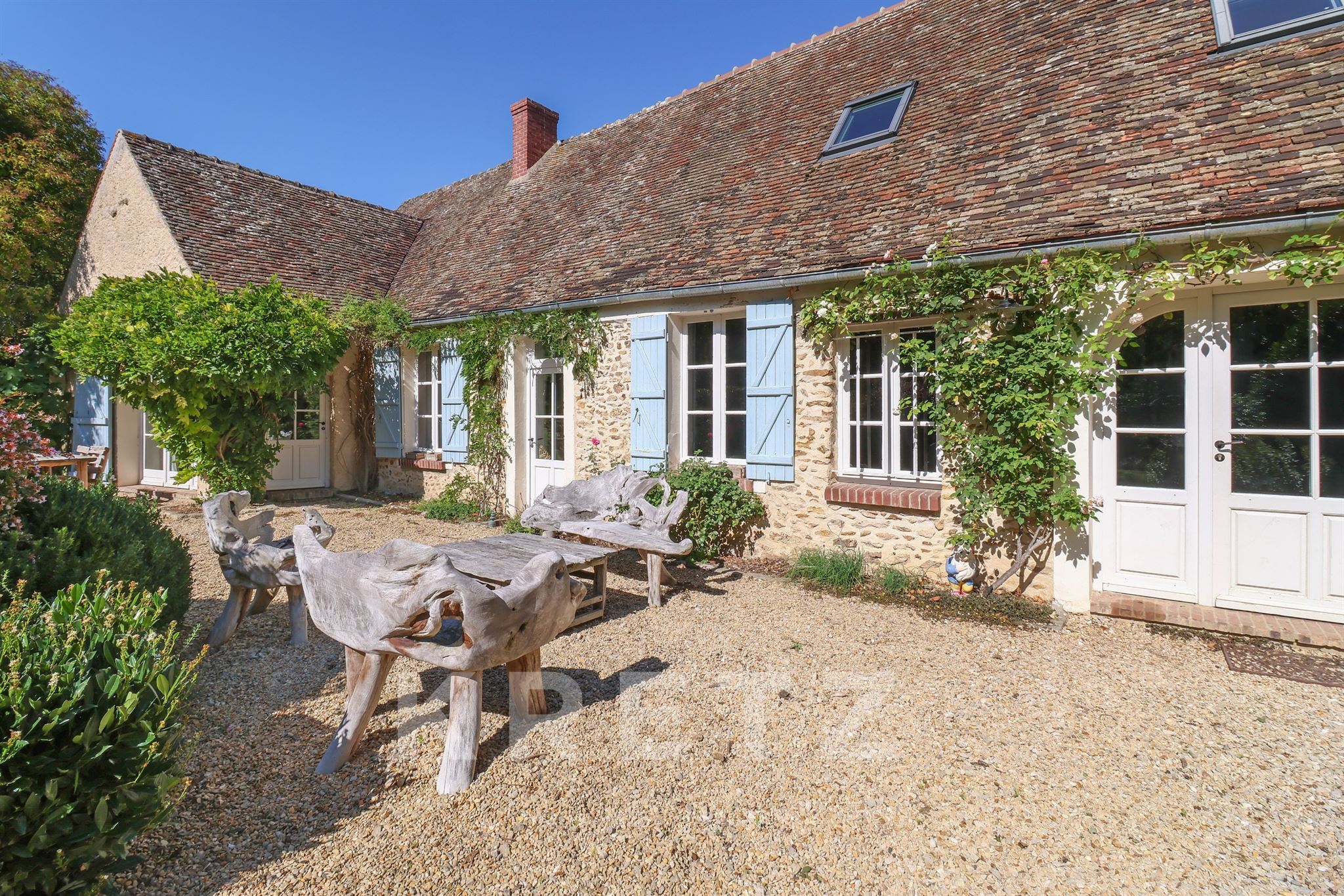 Maison de campagne alliant charme de l'ancien et confort du moderne.