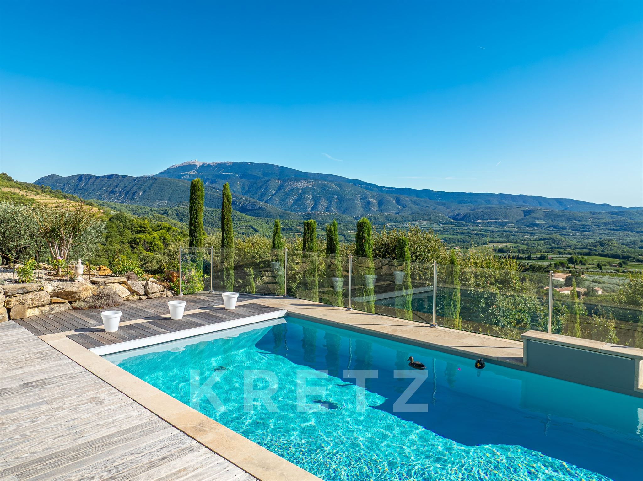 Propriedade de exceção em pedra com vista panorâmica no campo de Mérindol-les-Oliviers – Drôme Provençal