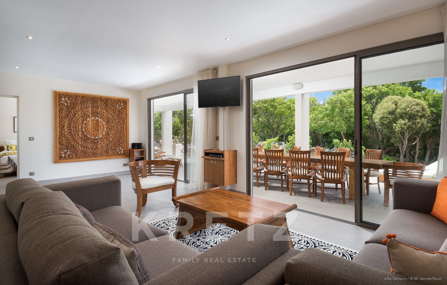 Architect-designed villa overlooking Saint Jean bay