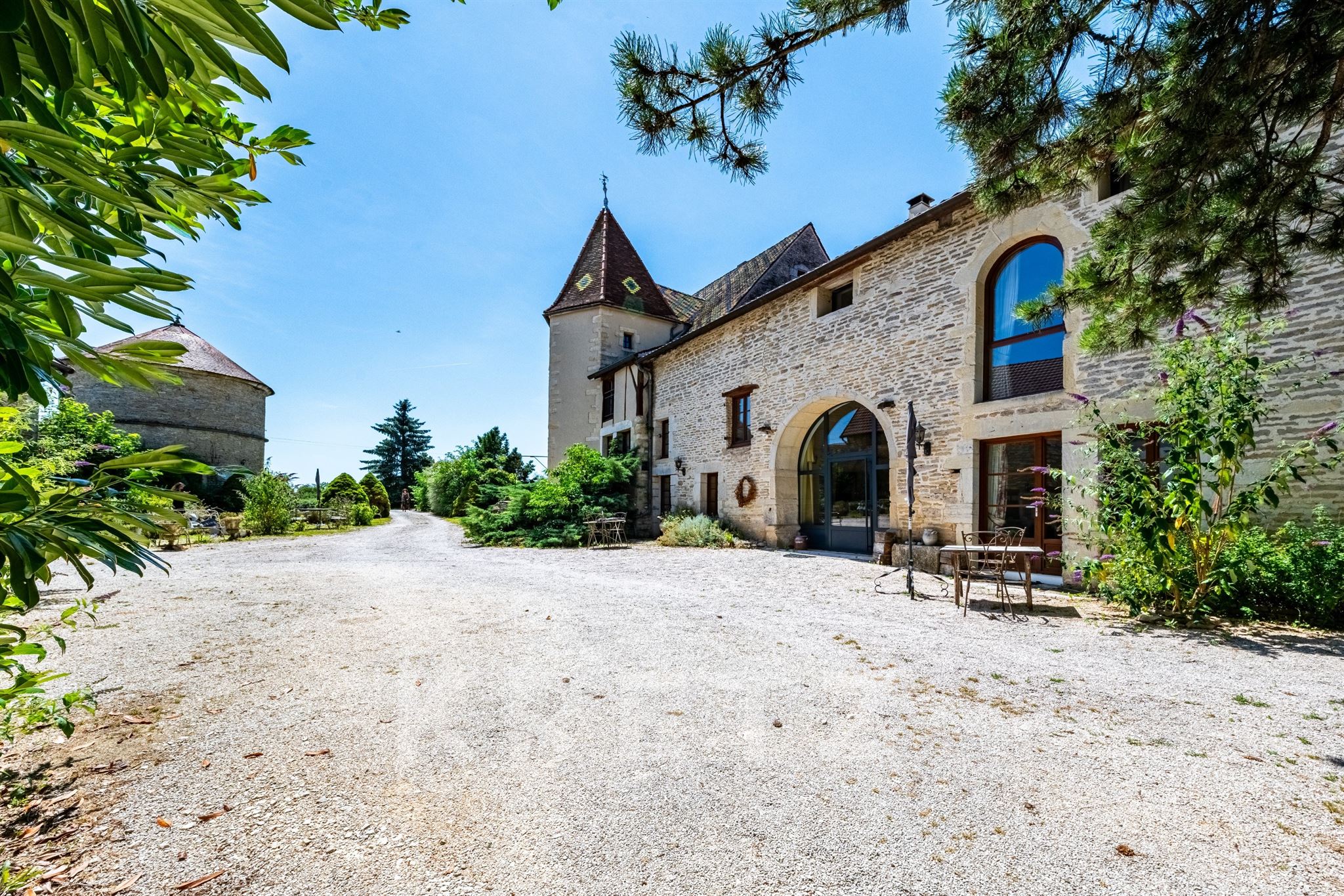 Maison seigneuriale des XV et XVI ème siècles avec parc et piscine - à 20 minutes de Dijon