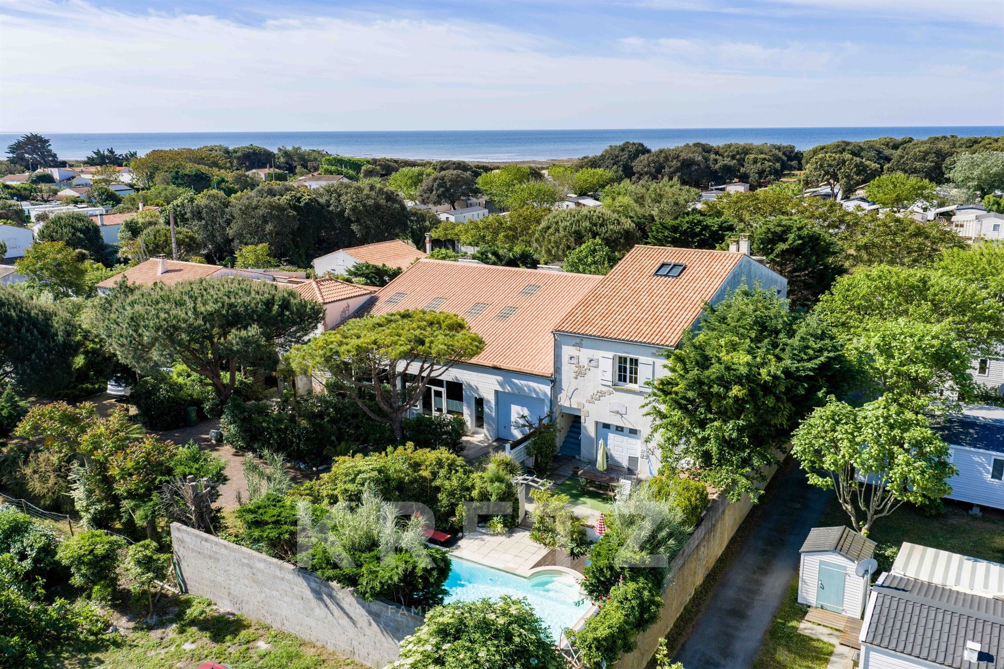 Exceptional property featuring a 220 m² tropical greenhouse in the heart of Oléron Island