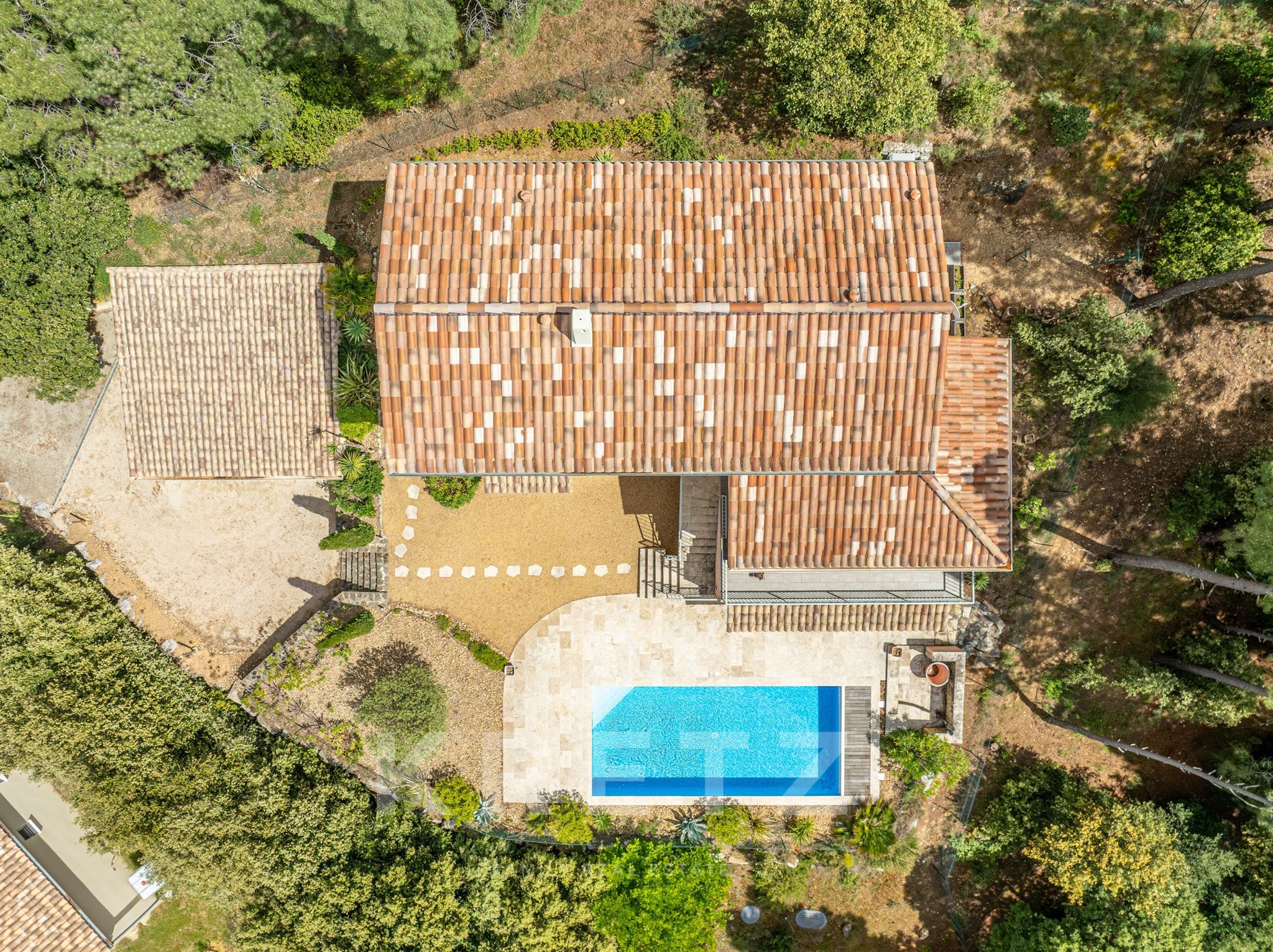 Splendid recent Provencal house - rare location - panoramic view