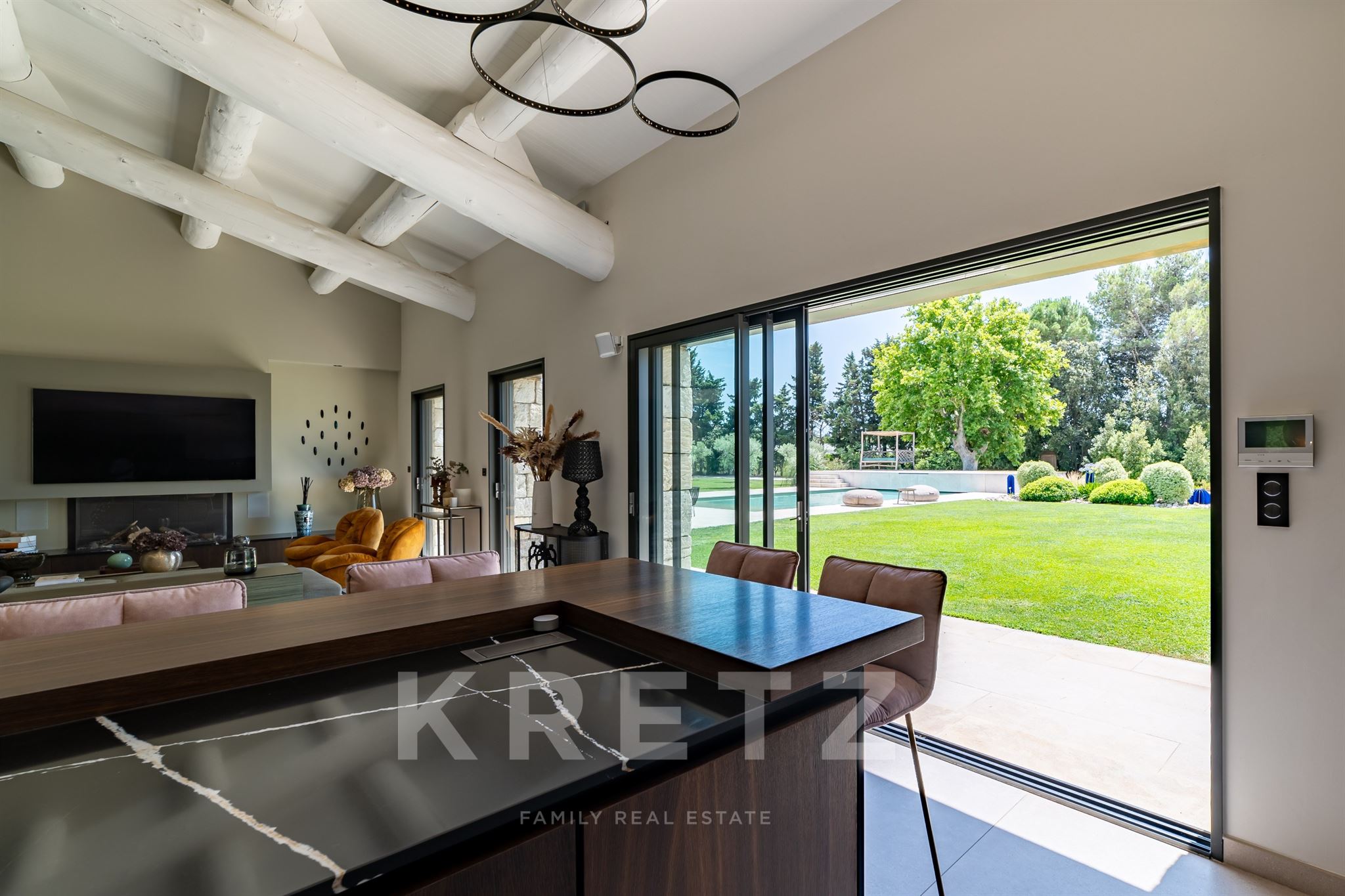Renovated 253 sqm villa with heated pool, private tennis court and pool house