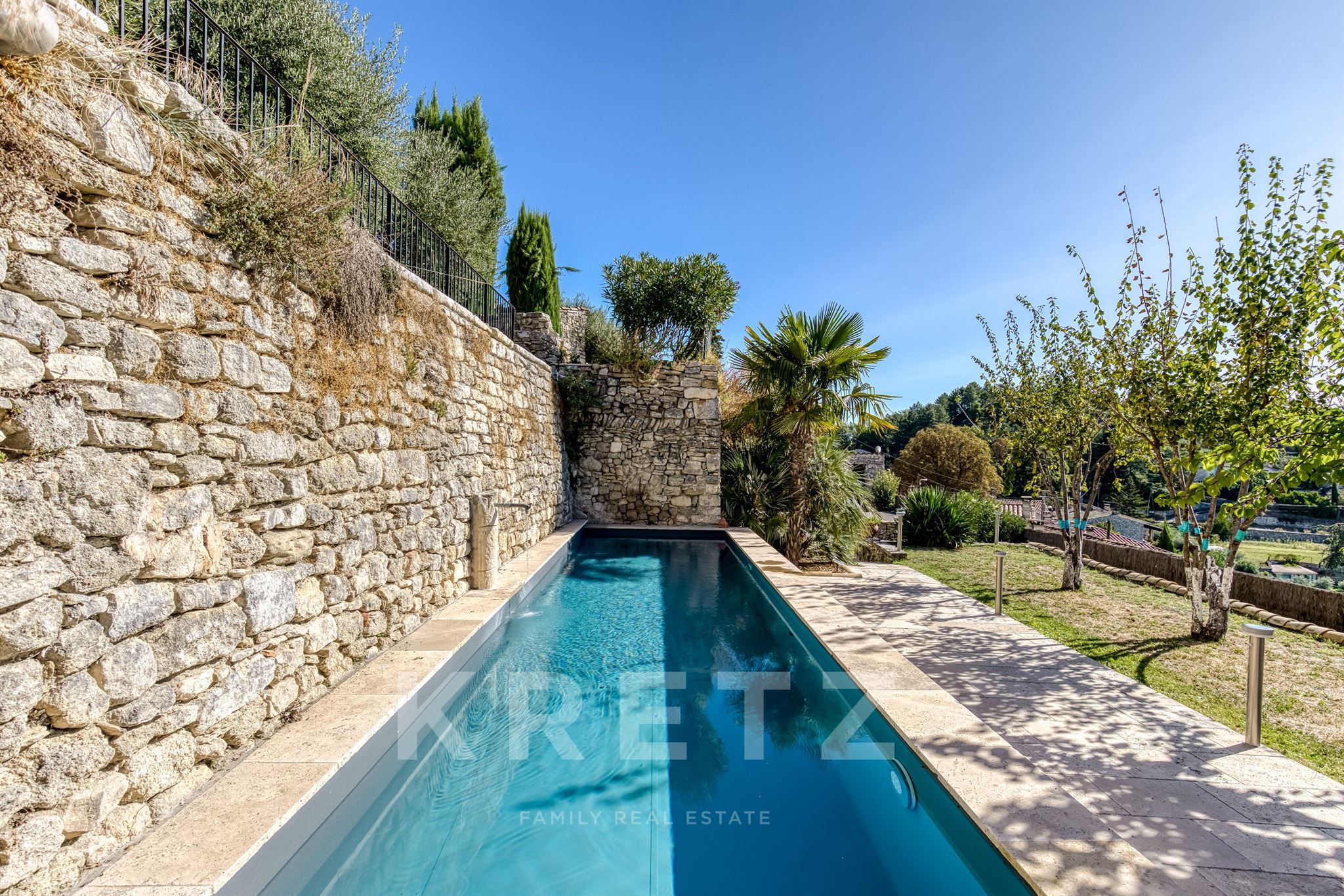 Magnifique villa d'architecte avec vue exceptionnelle en plein centre de Forcalquier au calme