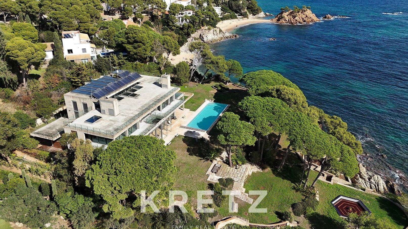 Seafront Villa with Private Berth Access in Platja d’Aro