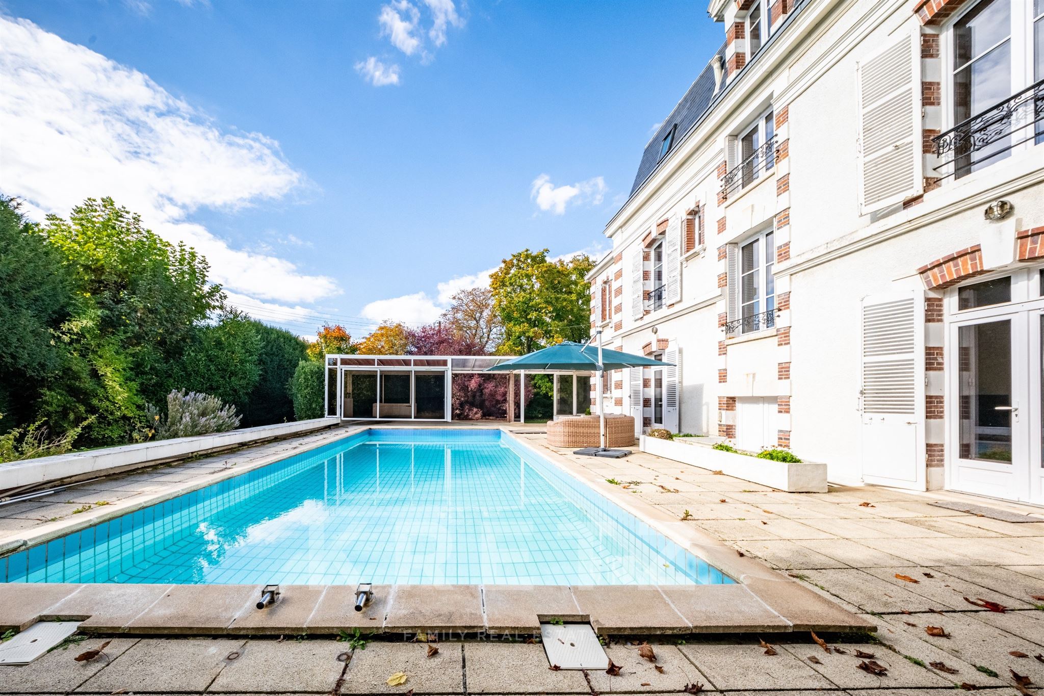 Exceptional 19th Century Manor House with Walled Park & Poll-Auxerre