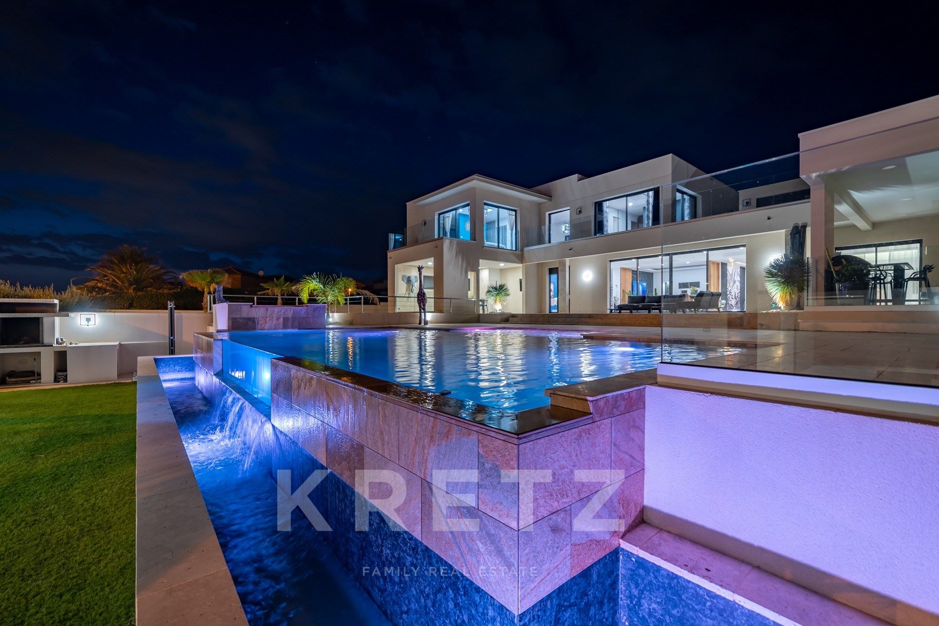 Architect-designed villa with panoramic view