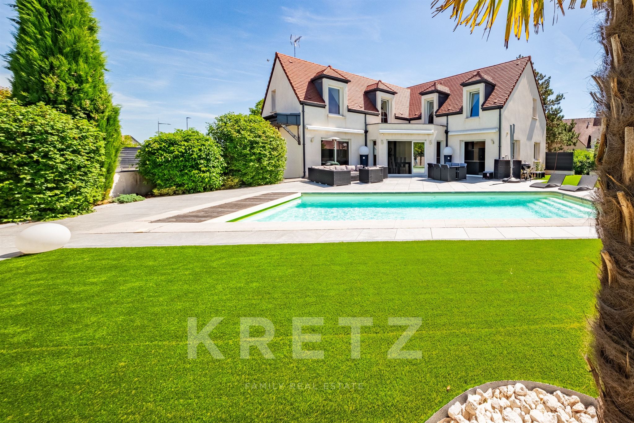 RARE  SUR SECTEUR PRISE - CONTEMPORAINE FAMILIALE AVEC PISCINE - AUX PORTES DE DIJON