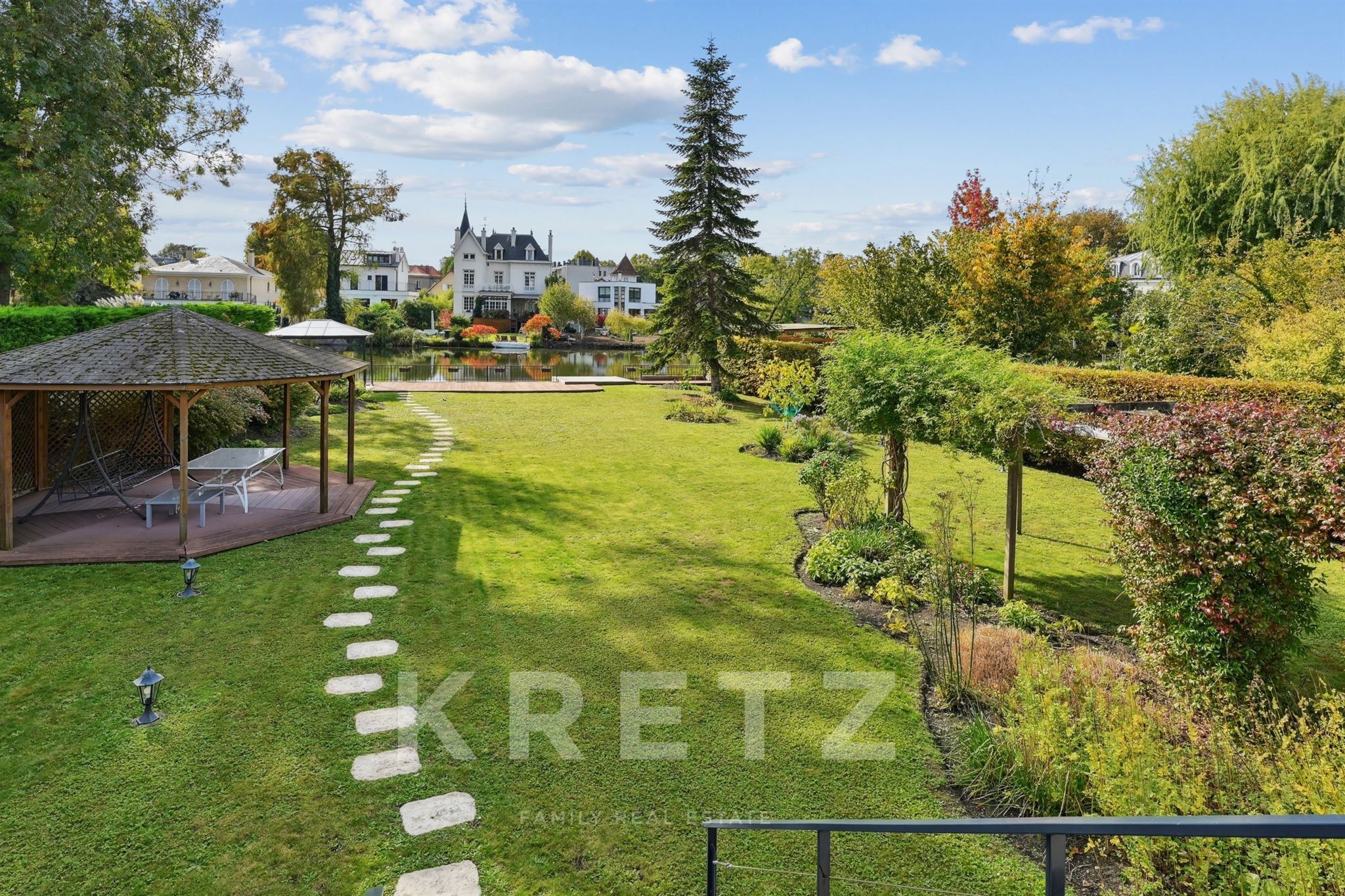 Lakefront villa