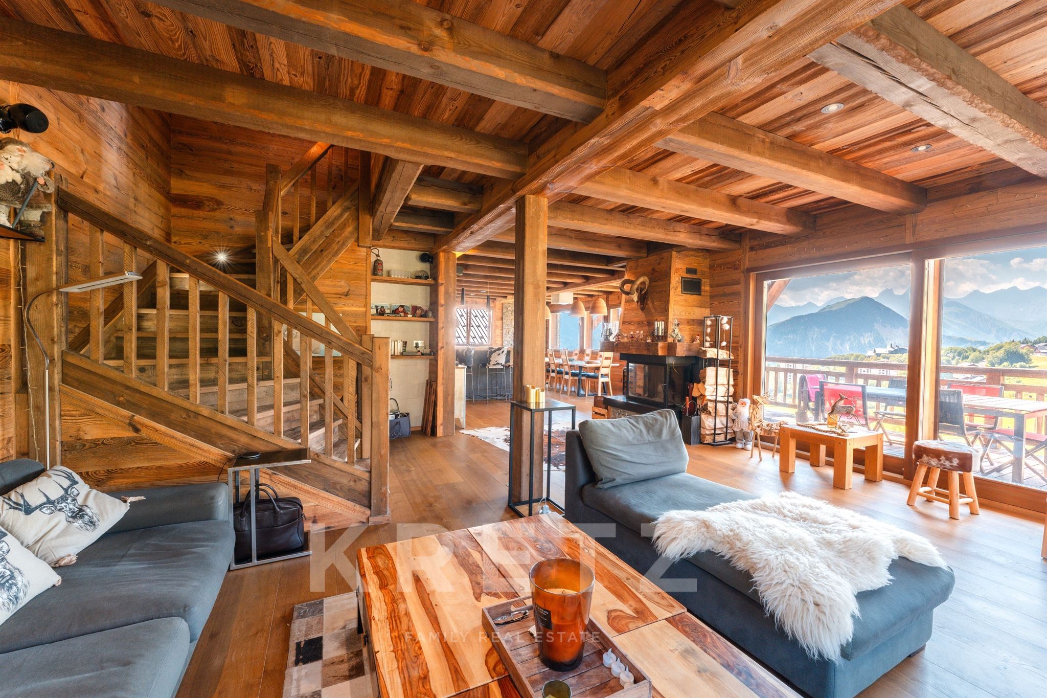CHALÉ DE EXCEÇÃO SKI-IN/SKI-OUT EM SAVOIA, FRANÇA