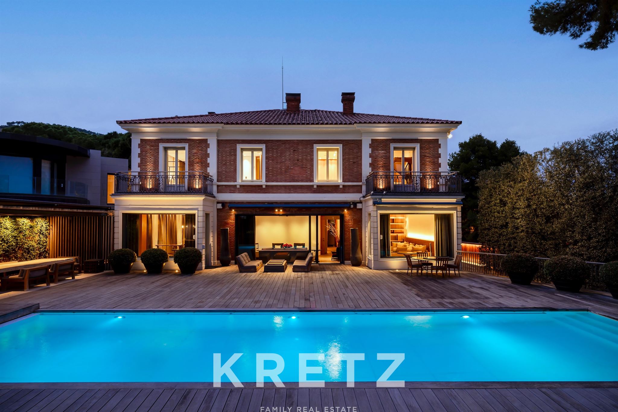 Impeccable house with garden and swimming pool in Avenida Pearson, Barcelona.