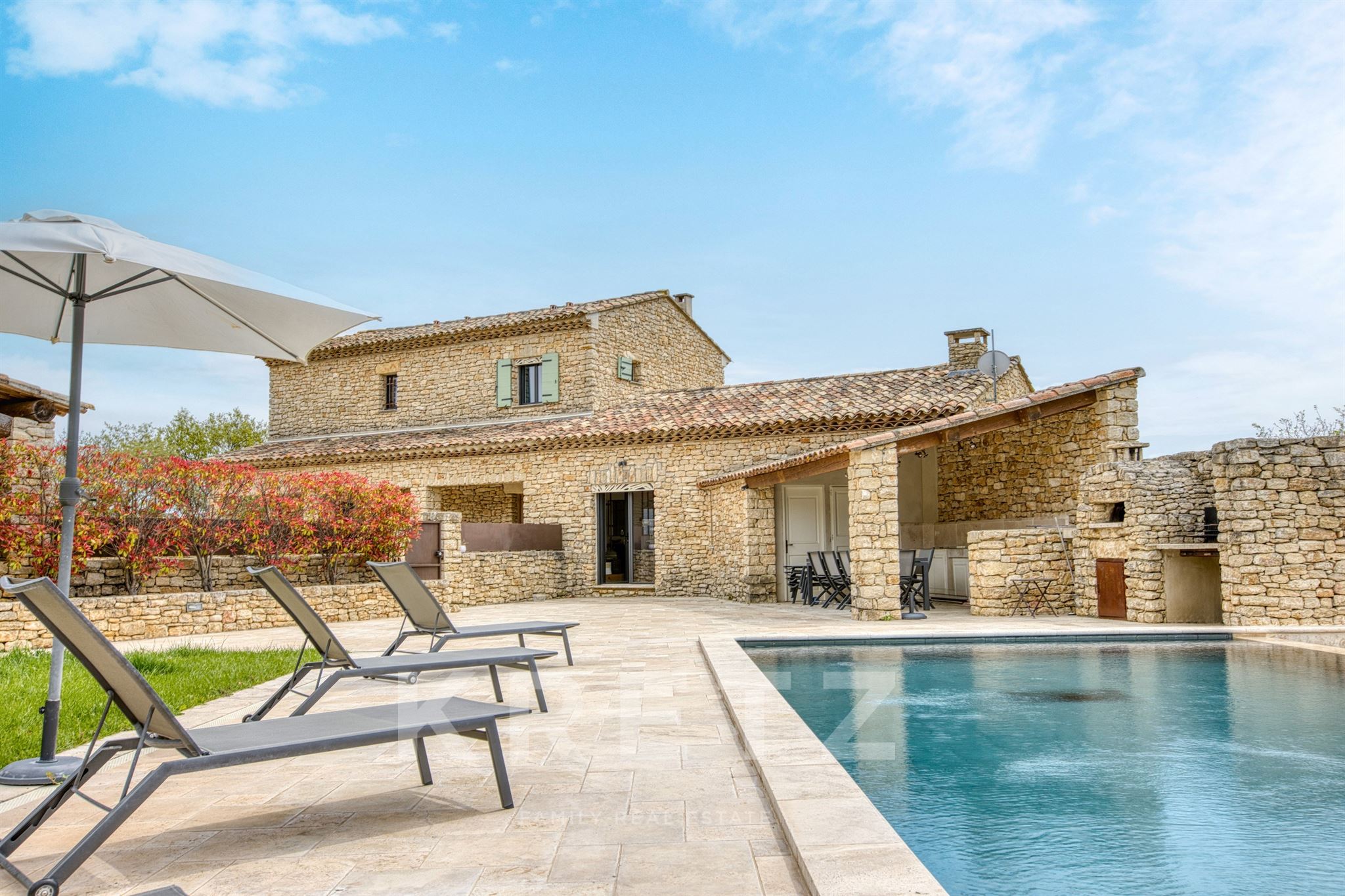 Exclusive 300m² Provençal farmhouse fully renovated by an architect