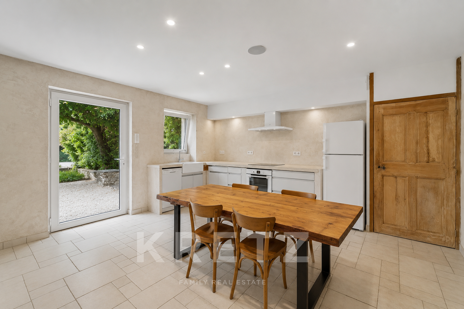 Graveson – Renovated Character Village House with Garden and Garage