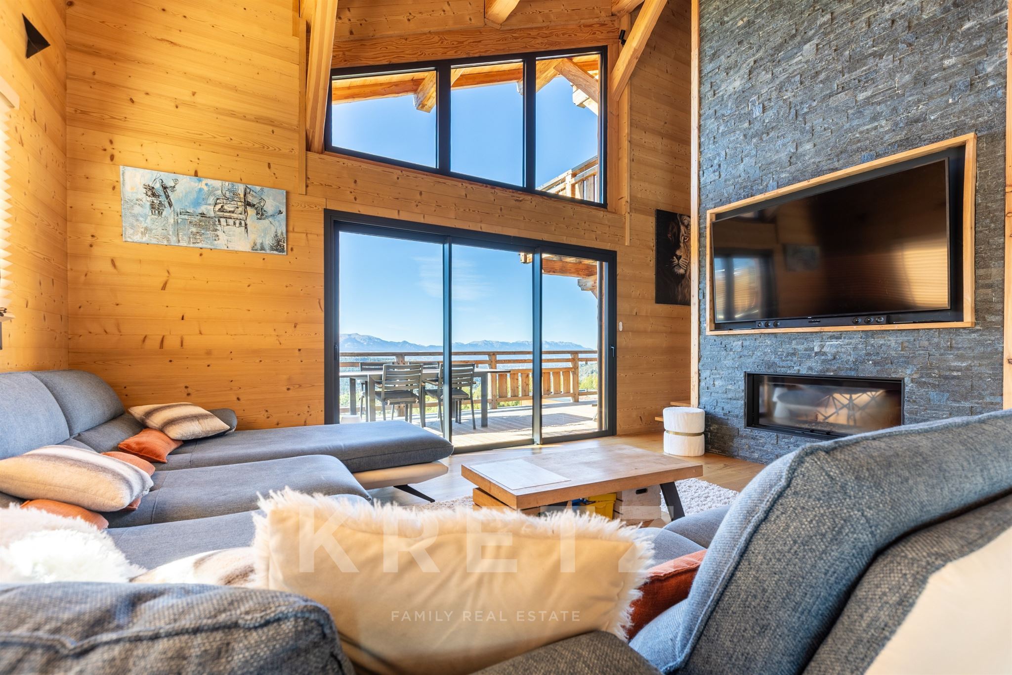 UNWIND ABOVE THE EVERYDAY – CHALET WITH SAUNA AND HOT TUB
